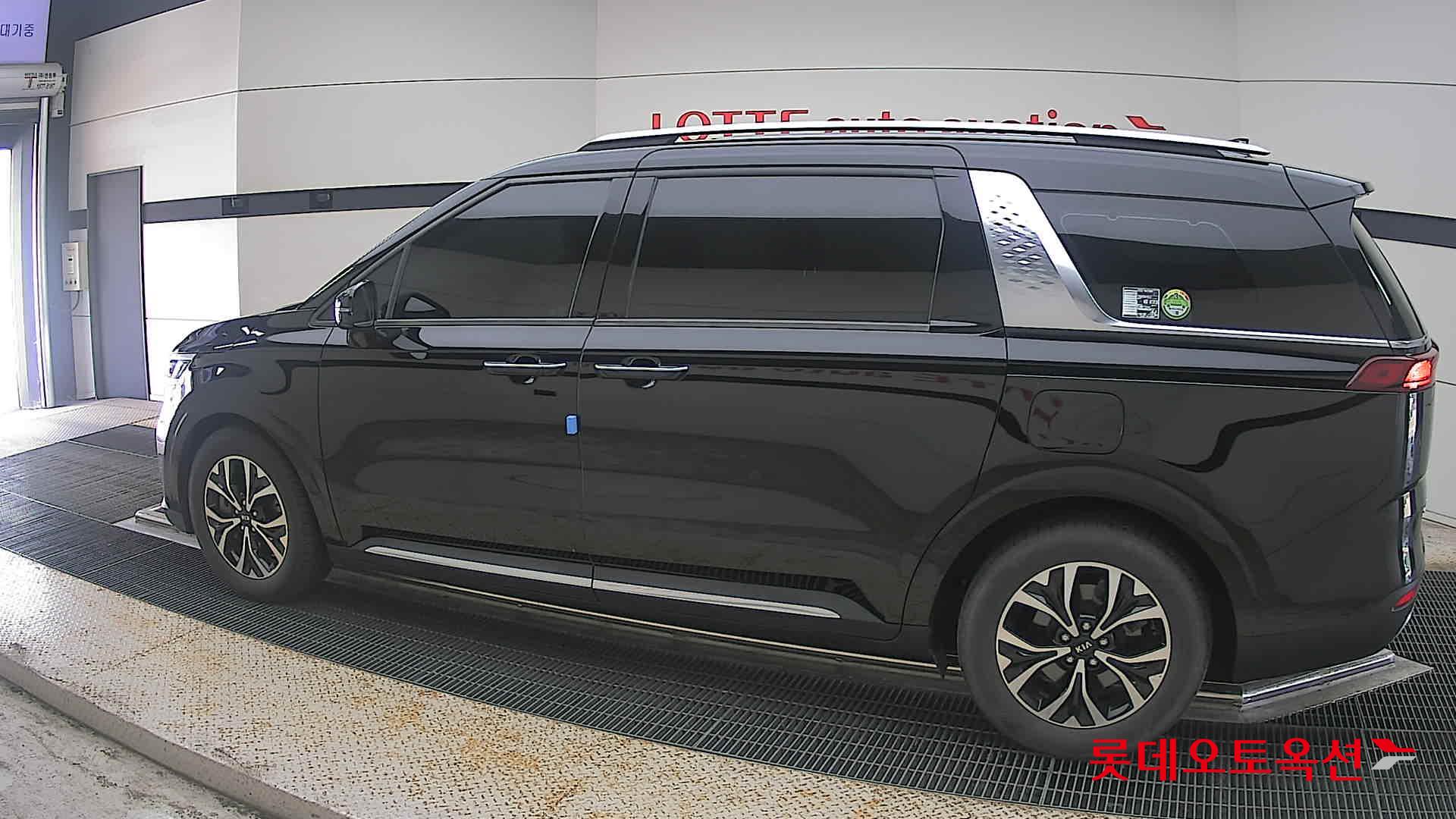 2021 - kia carnival