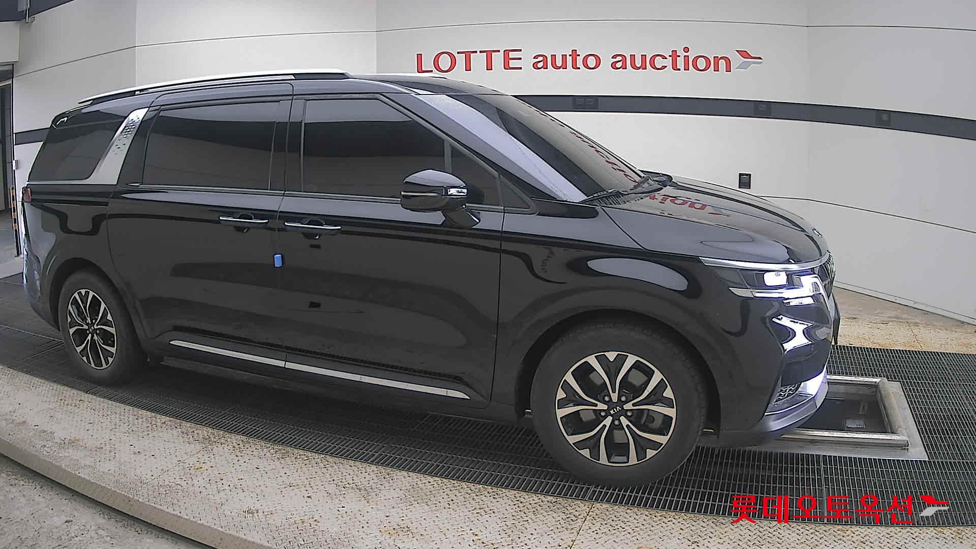 2021 - kia carnival