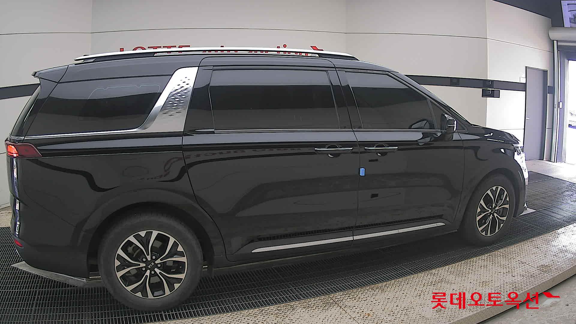 2021 - kia carnival