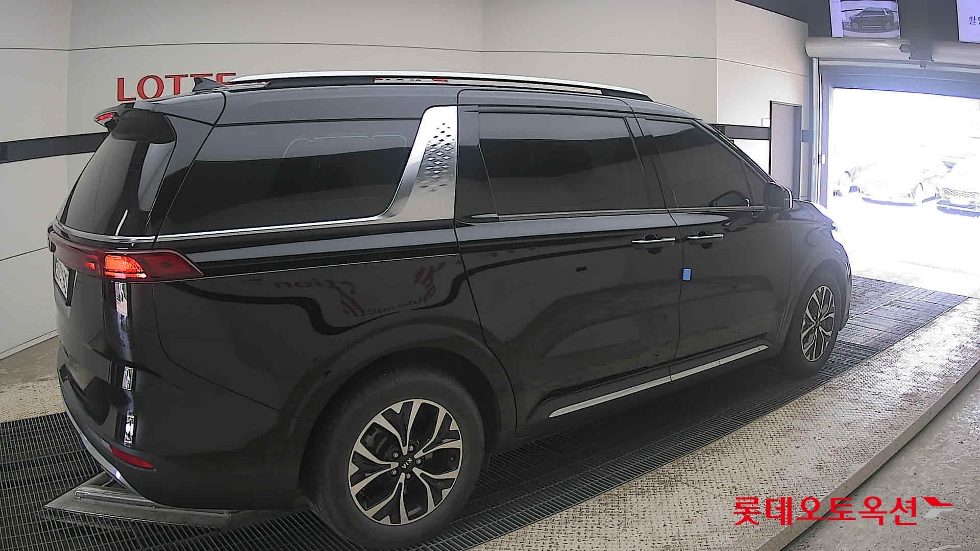 2021 - kia carnival