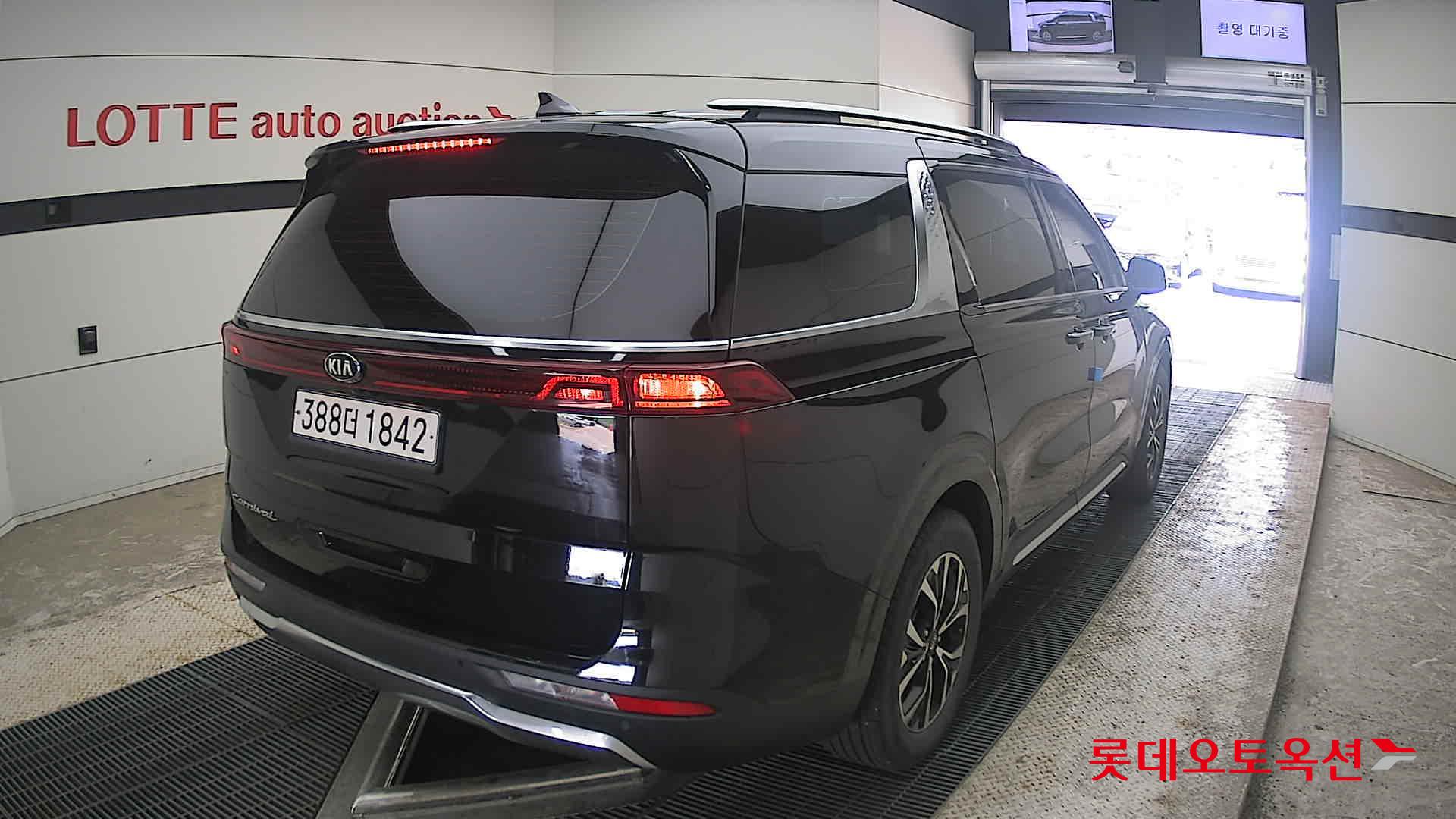 2021 - kia carnival