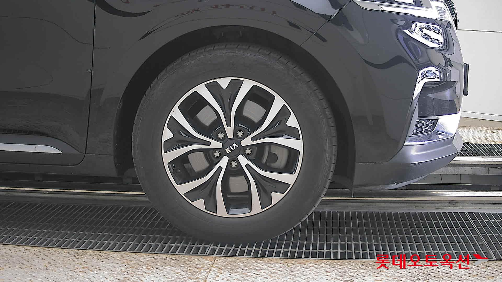 2021 - kia carnival