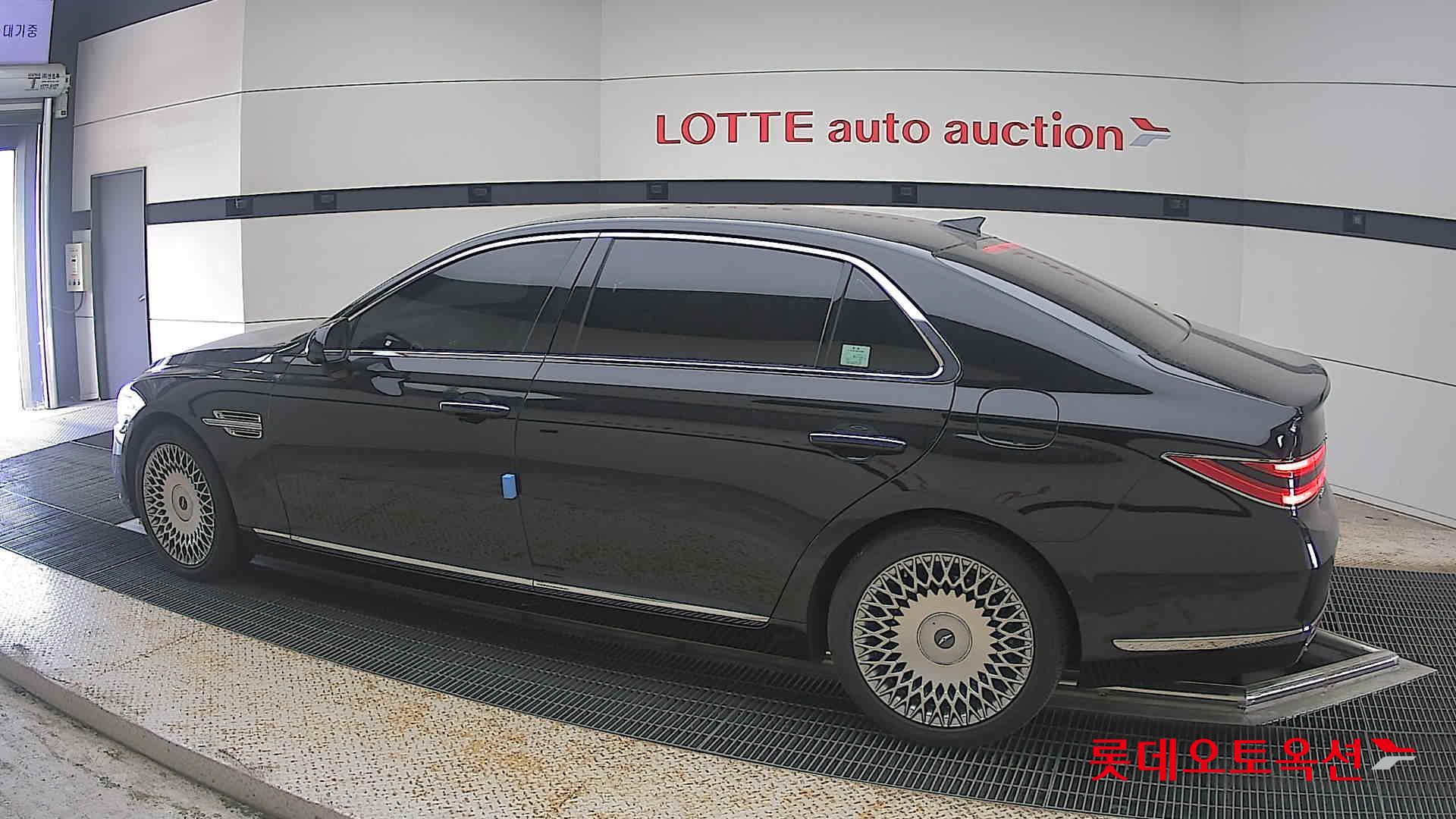 2021 - genesis g90
