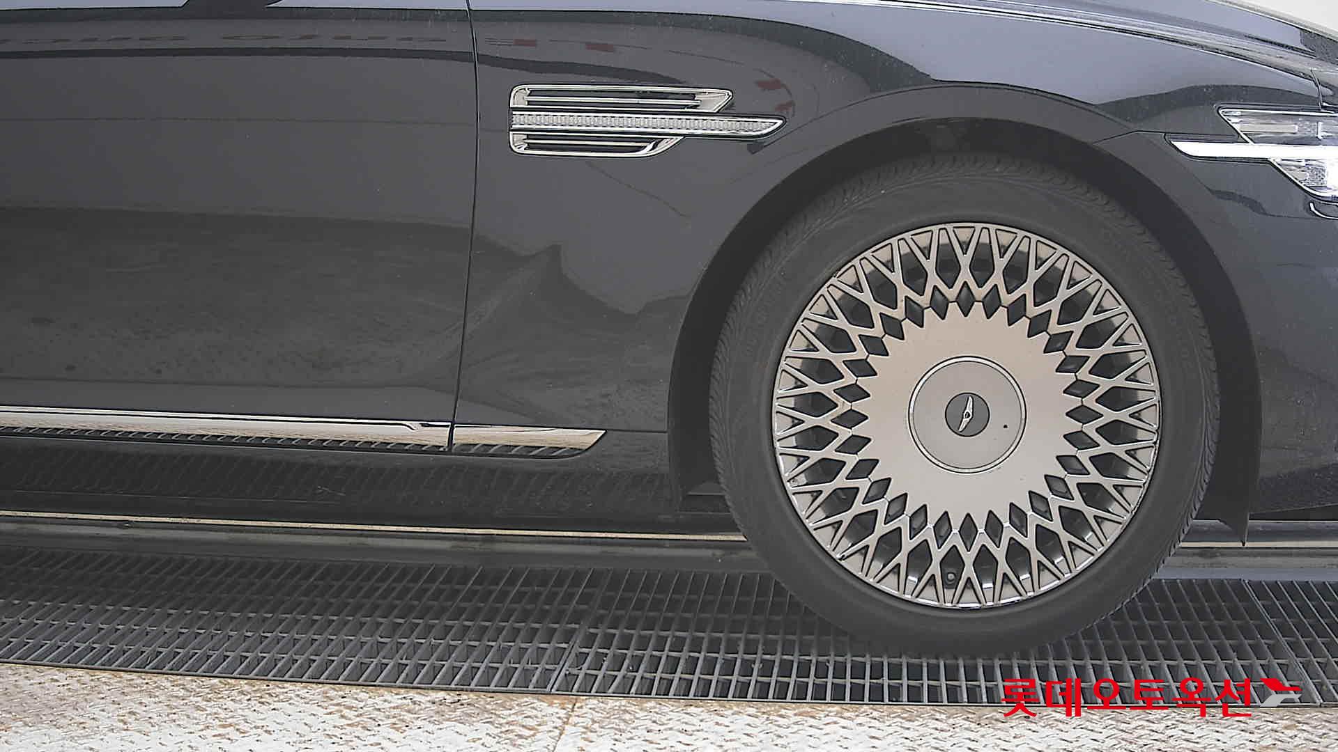 2021 - genesis g90