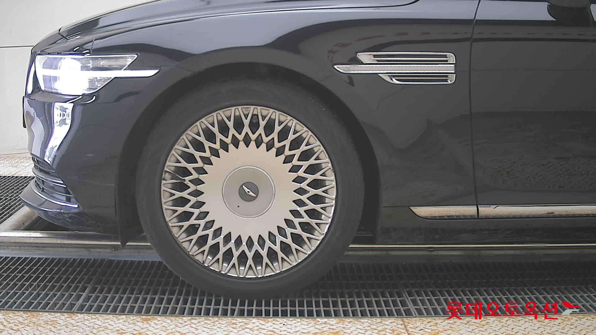 2021 - genesis g90