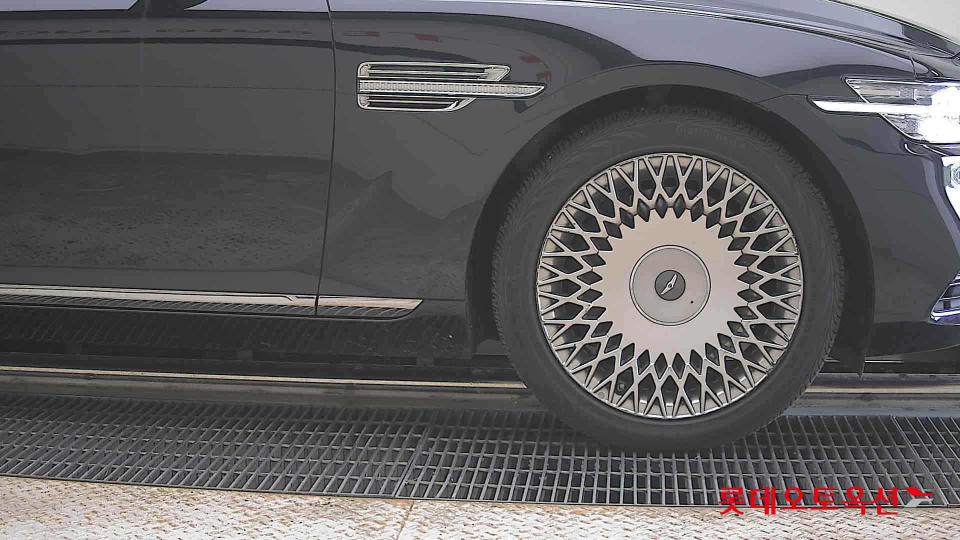 2021 - genesis g90