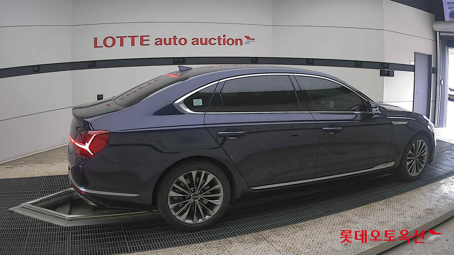 2022 - kia k9