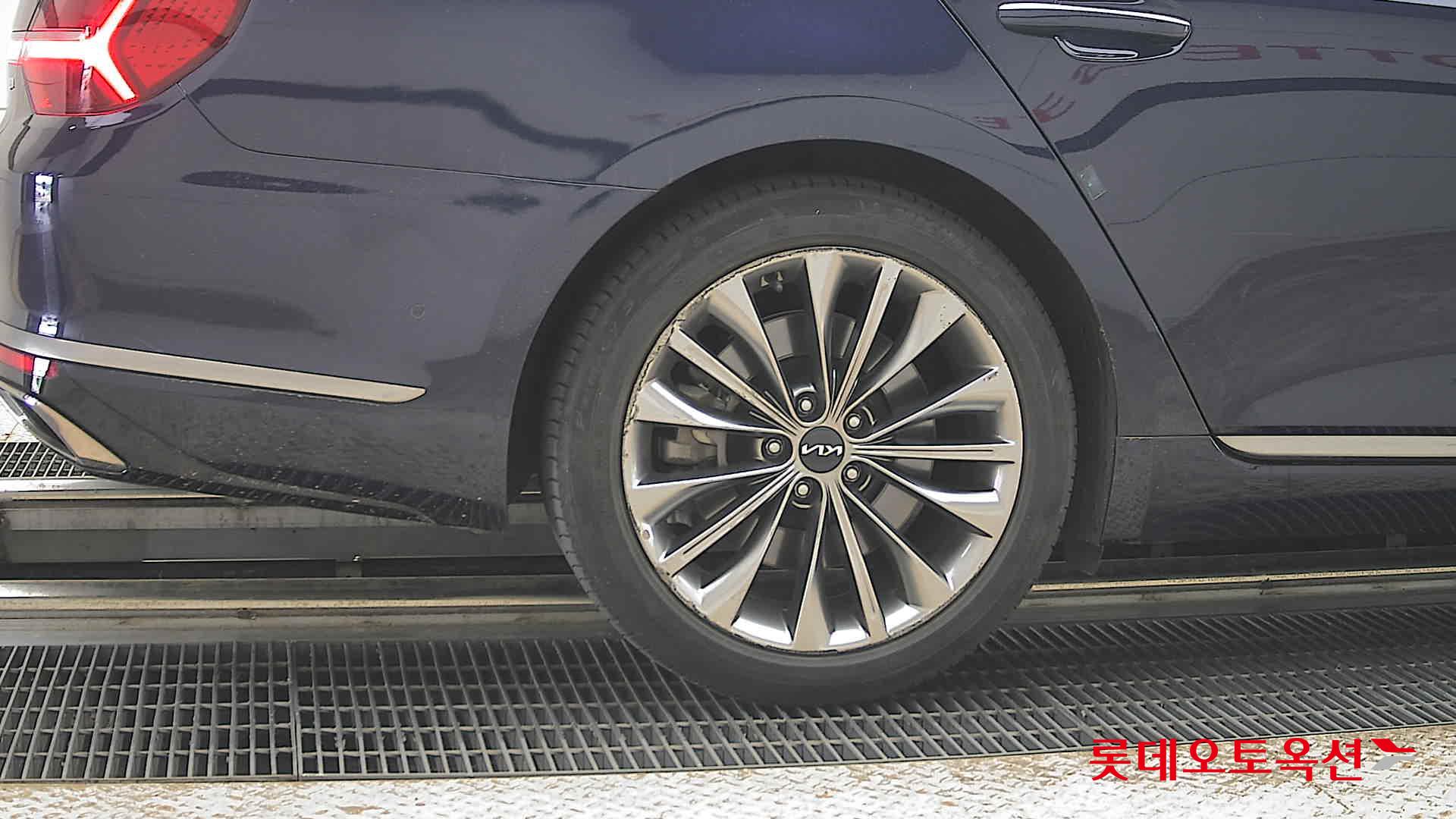 2022 - kia k9