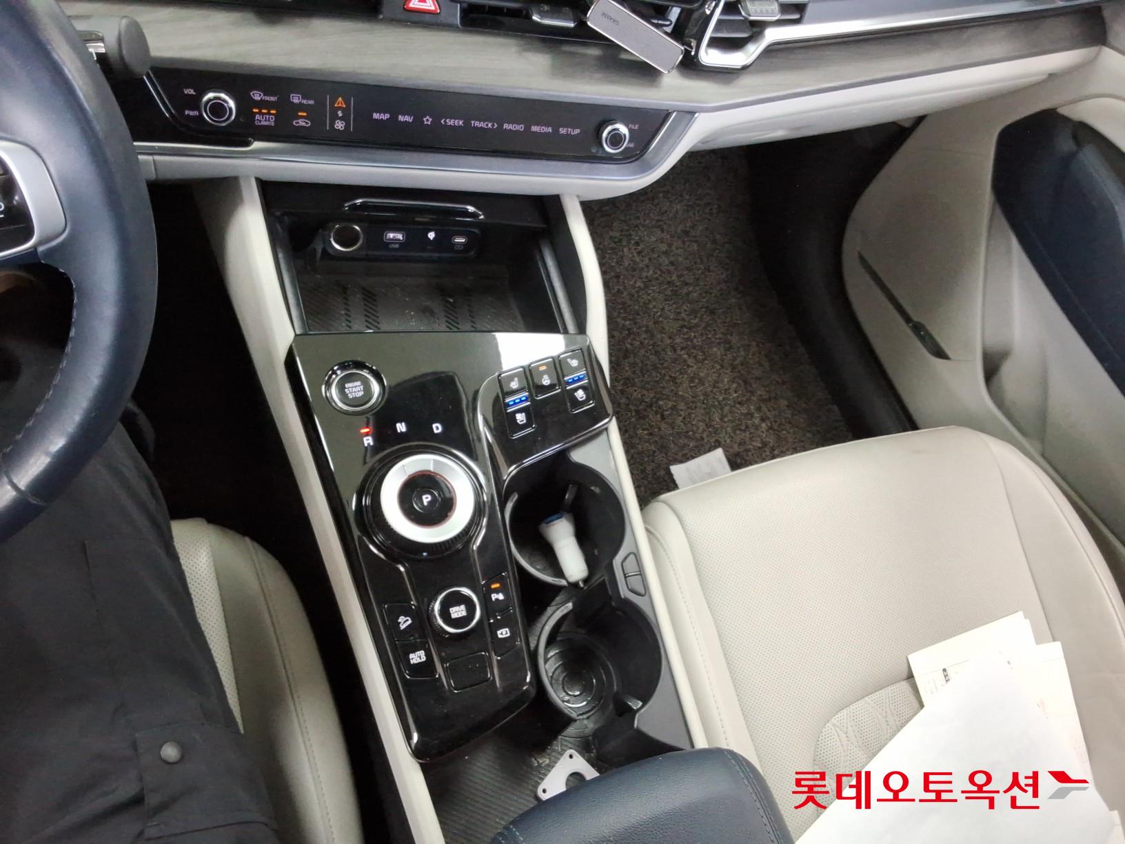 2022 - kia sportage