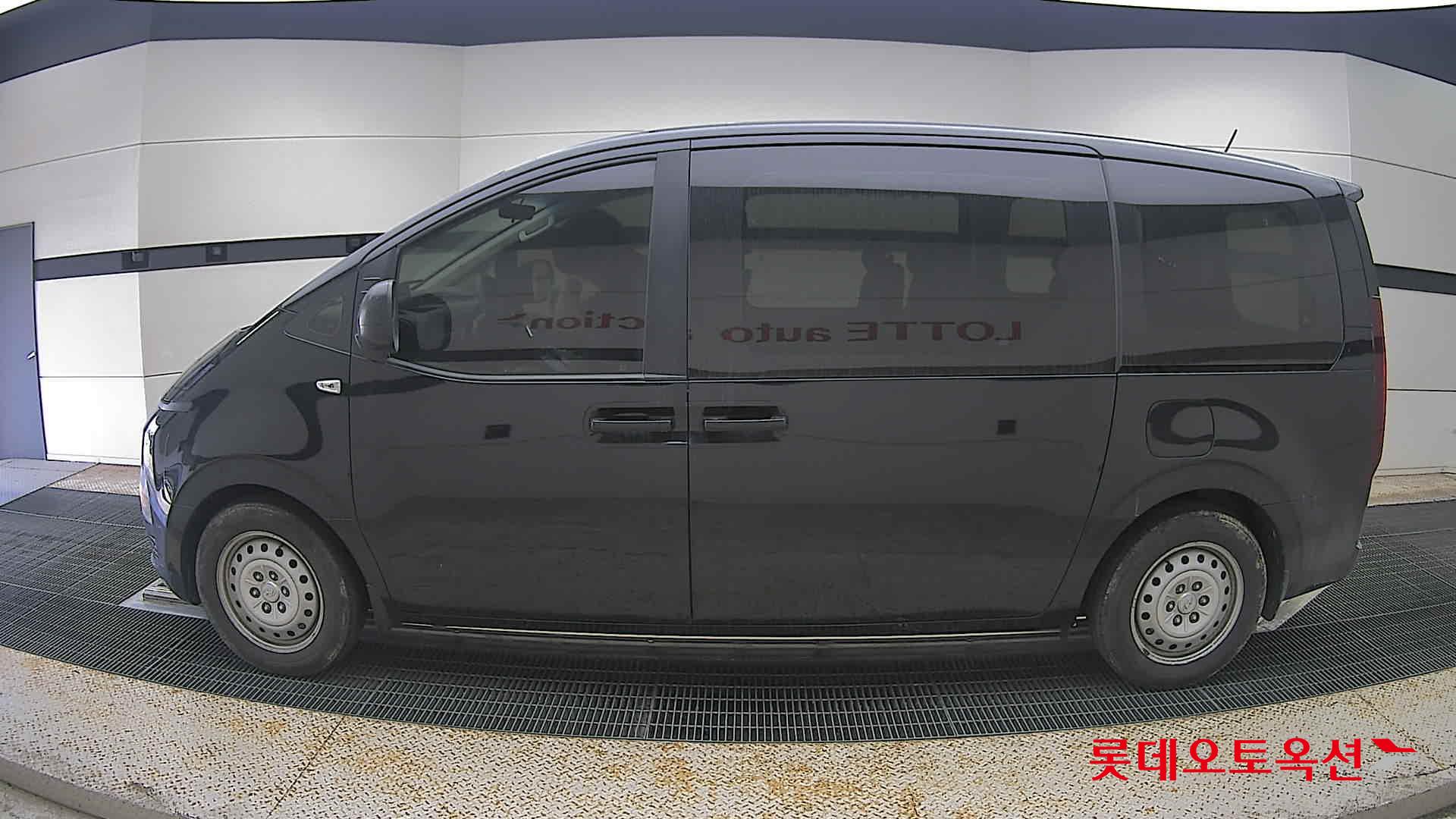 2022 - hyundai staria