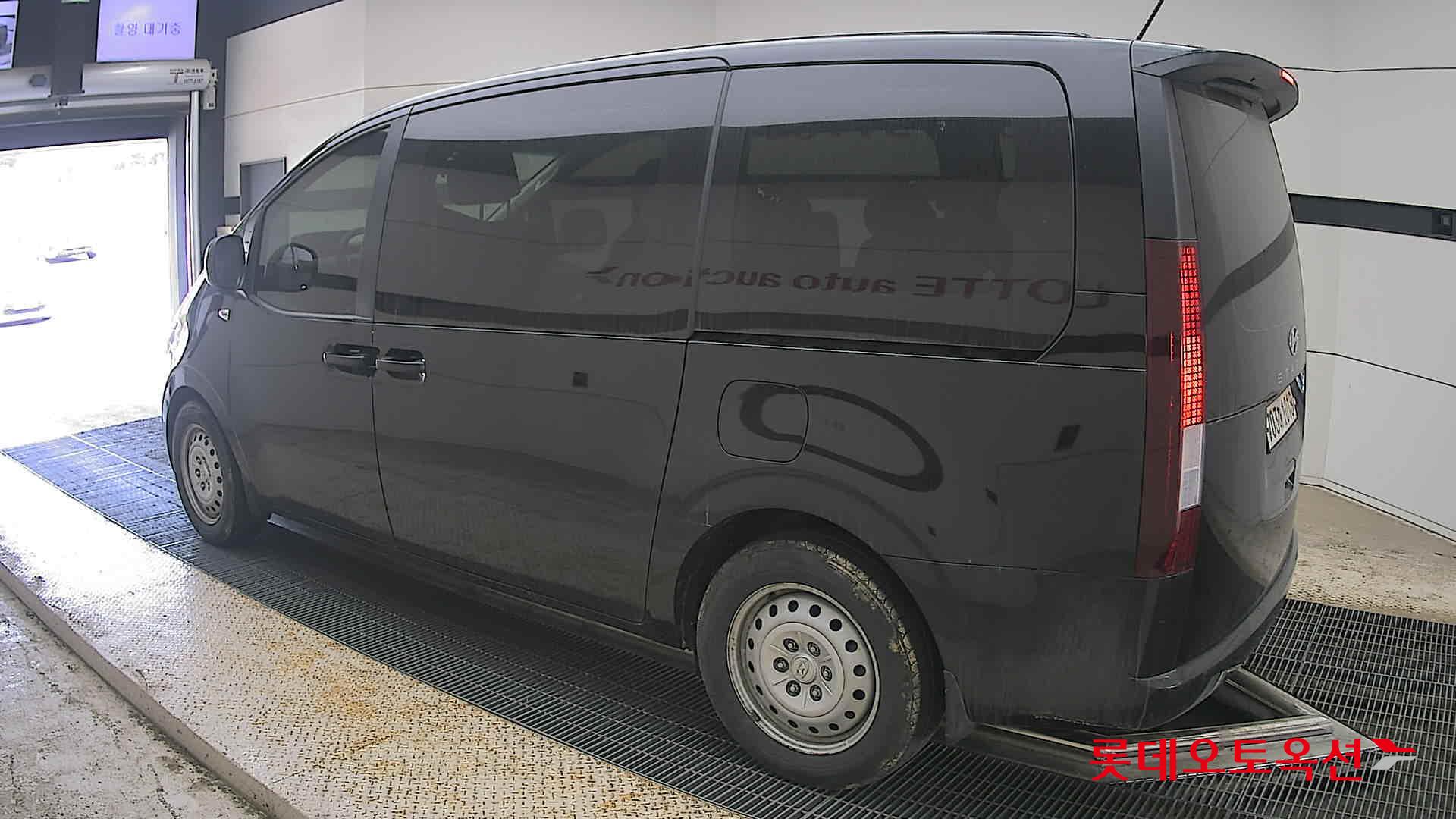 2022 - hyundai staria