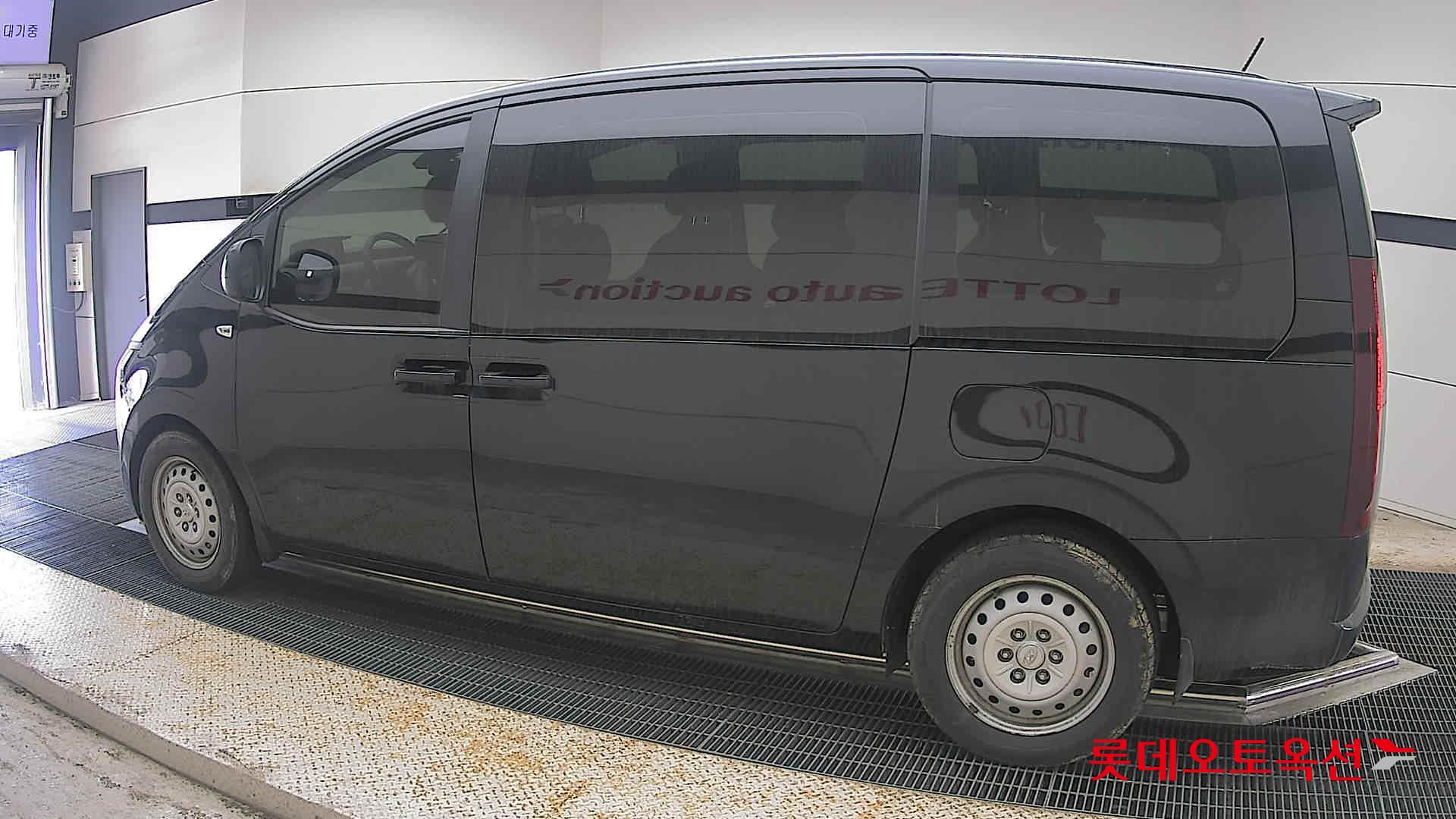 2022 - hyundai staria