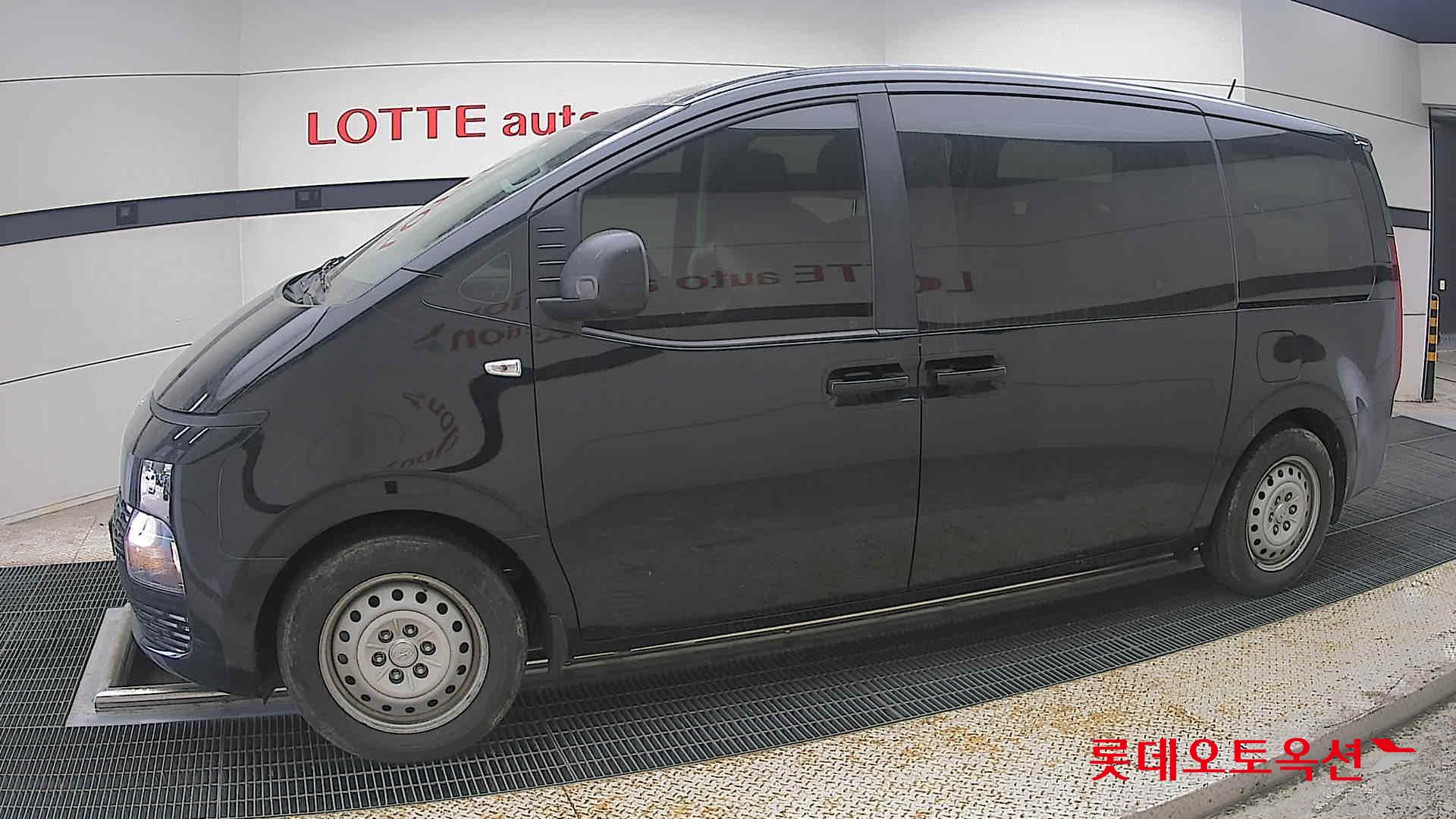 2022 - hyundai staria