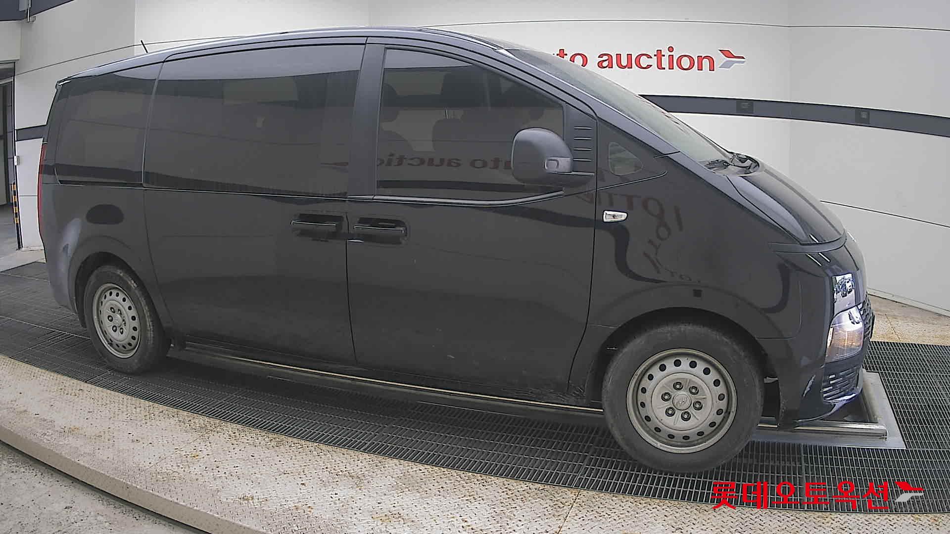 2022 - hyundai staria