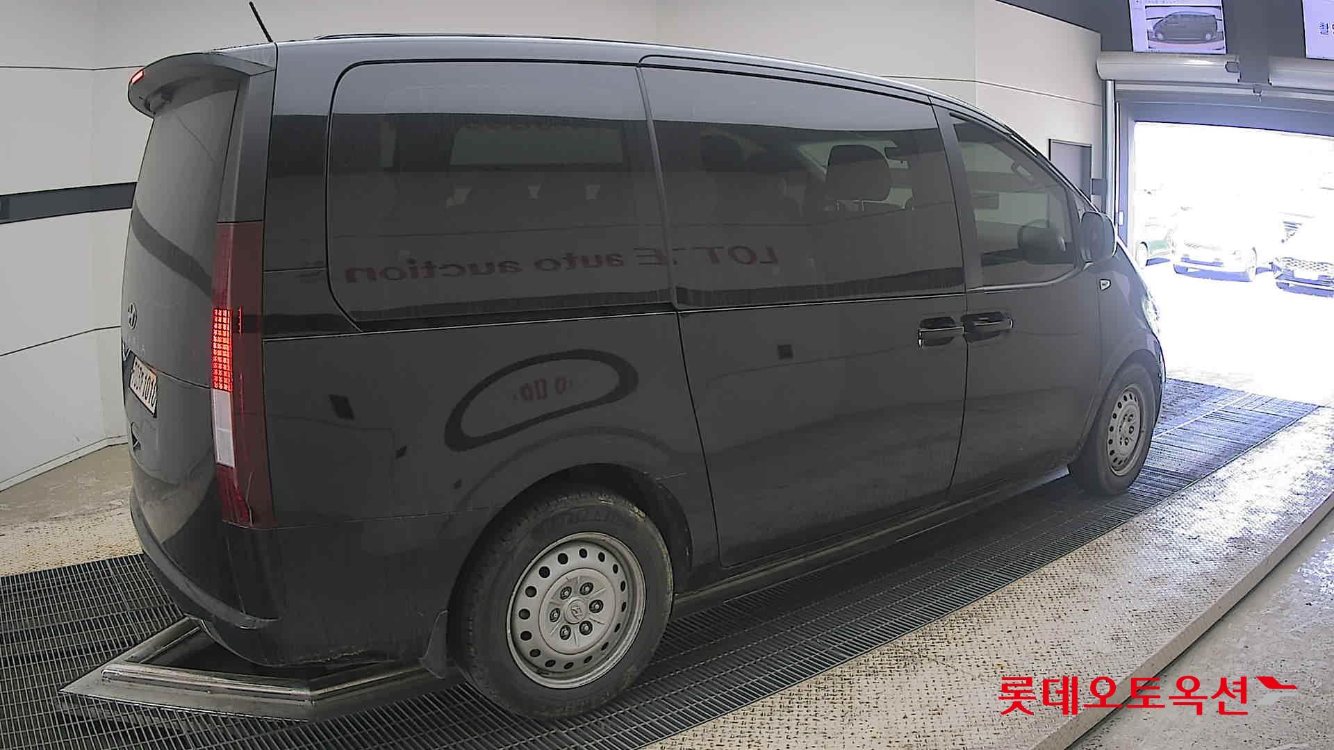 2022 - hyundai staria