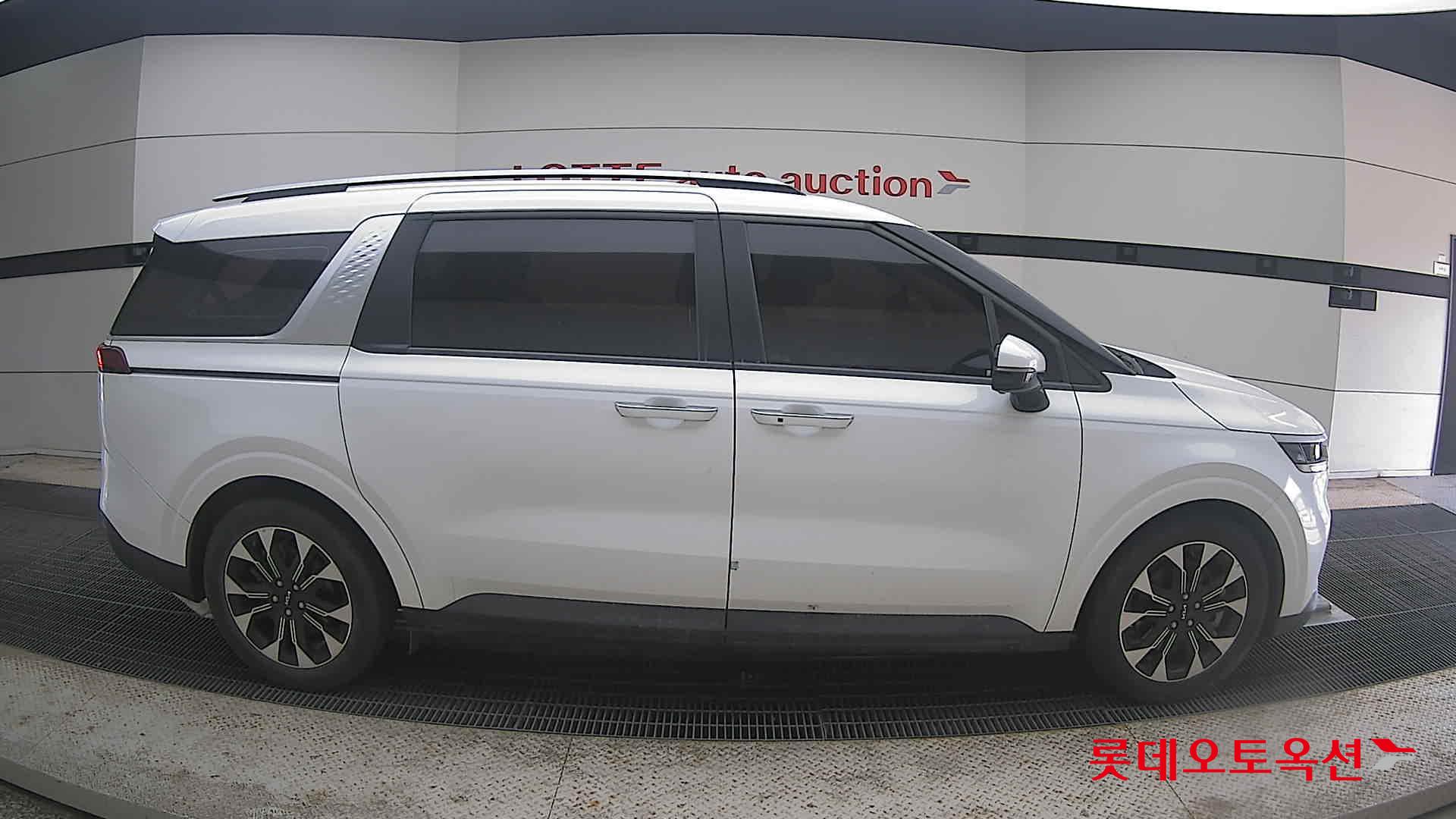 2023 - kia carnival
