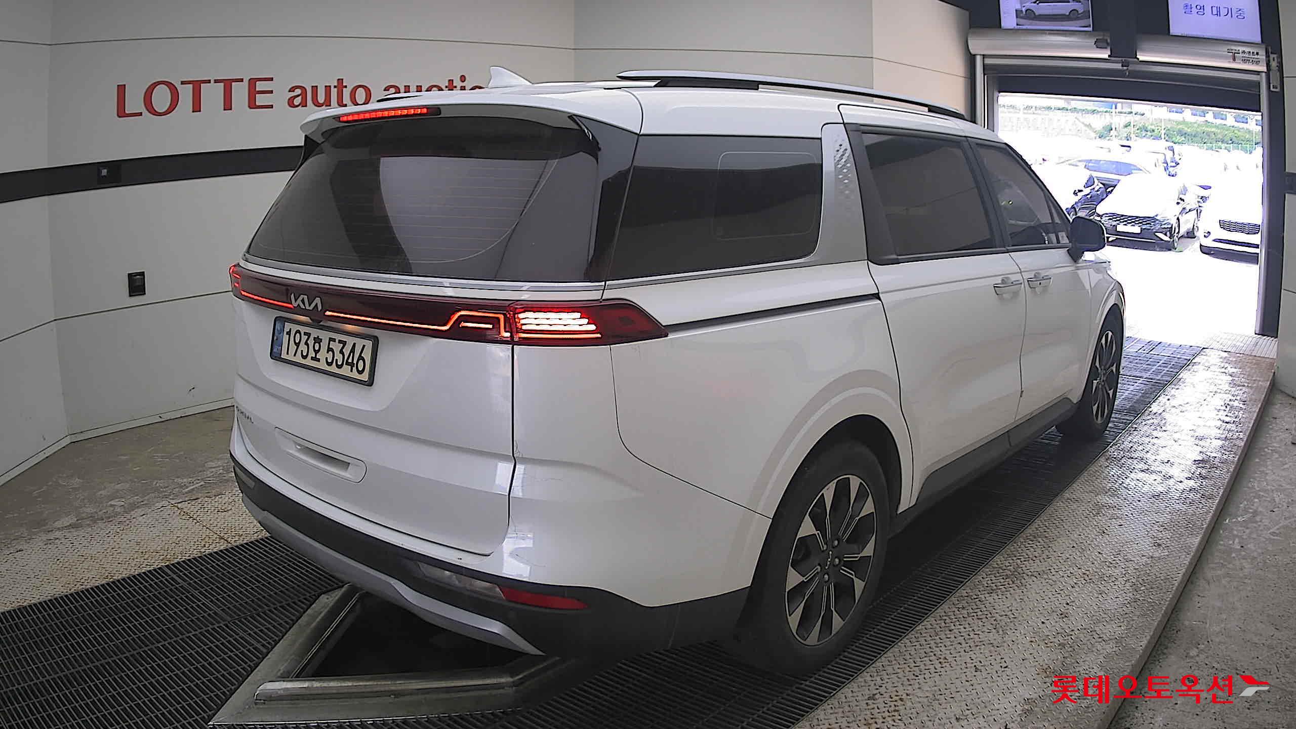 2023 - kia carnival