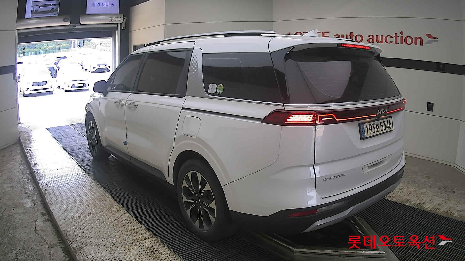 2023 - kia carnival