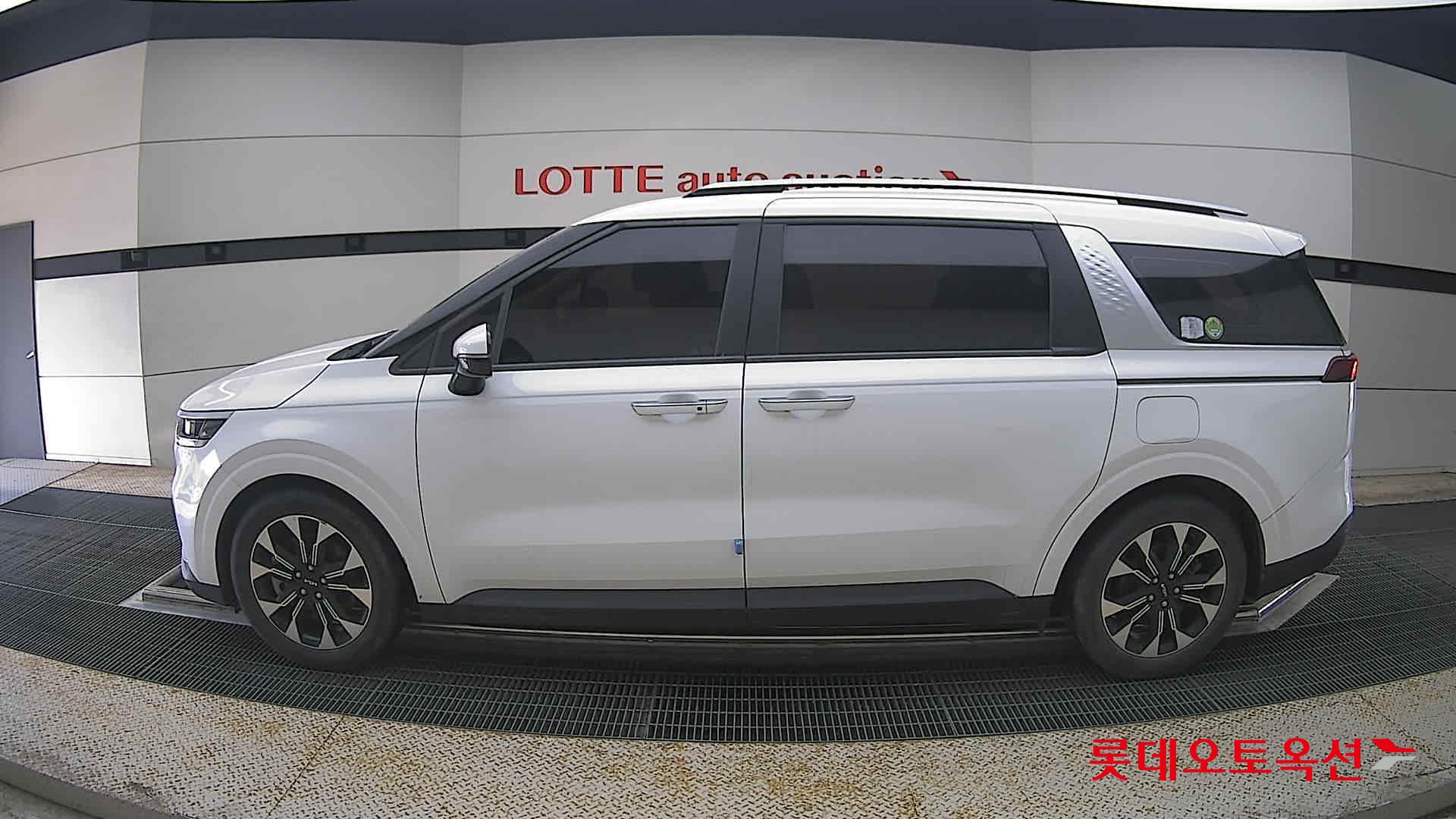 2023 - kia carnival