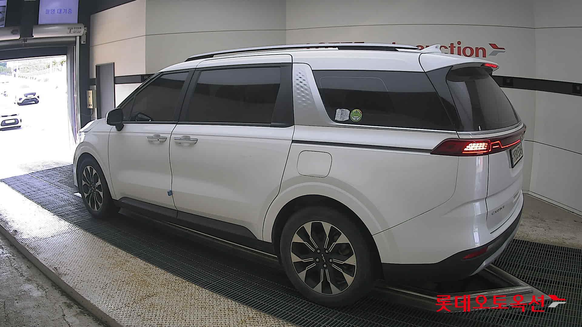 2023 - kia carnival