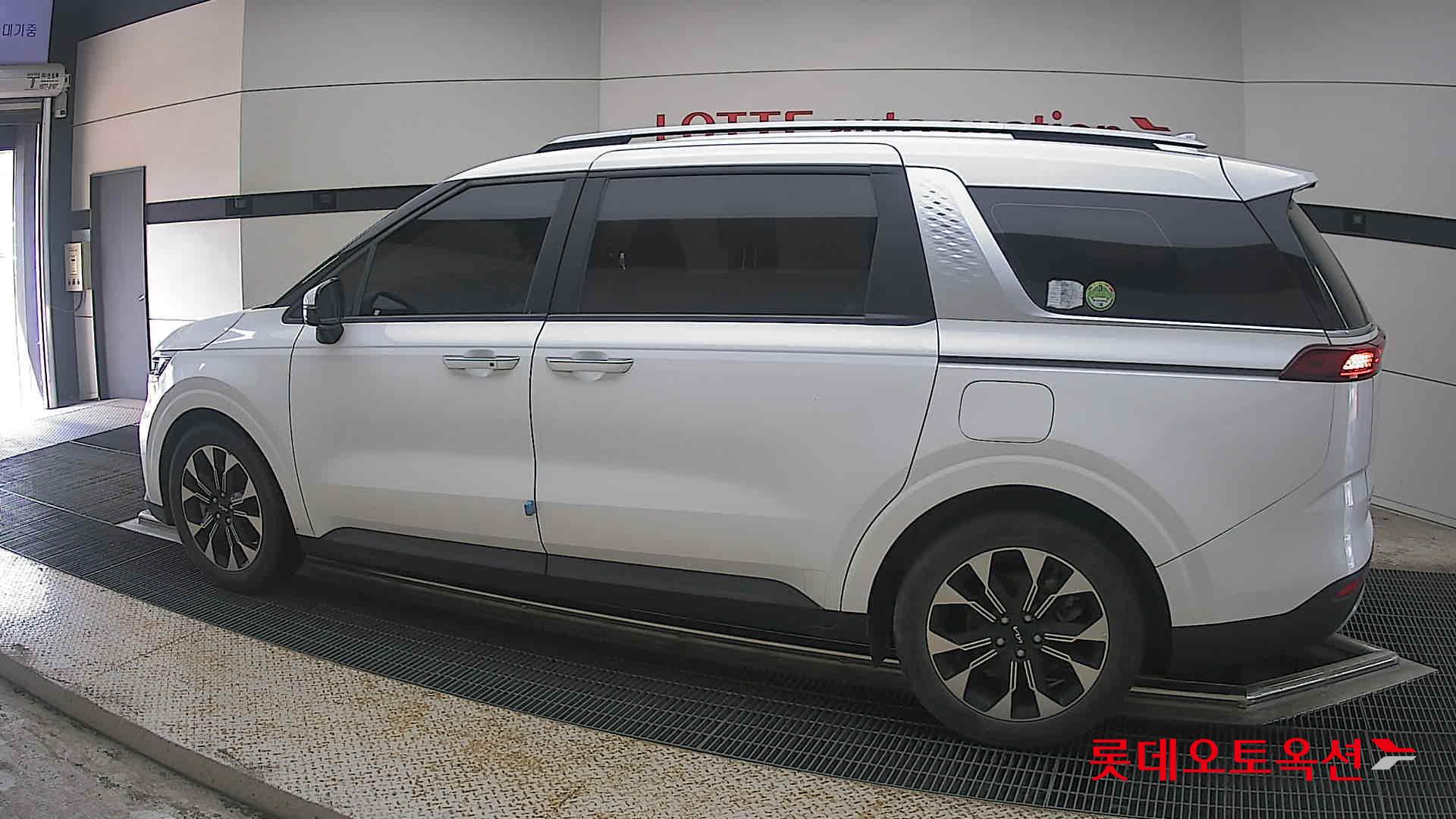 2023 - kia carnival