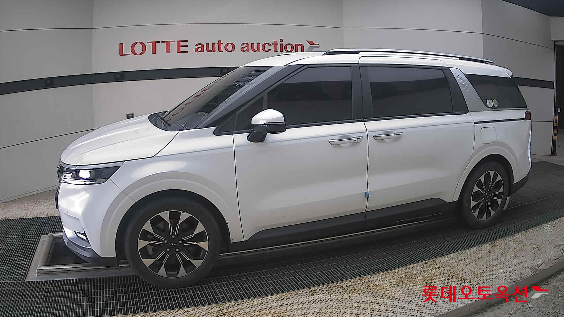 2023 - kia carnival