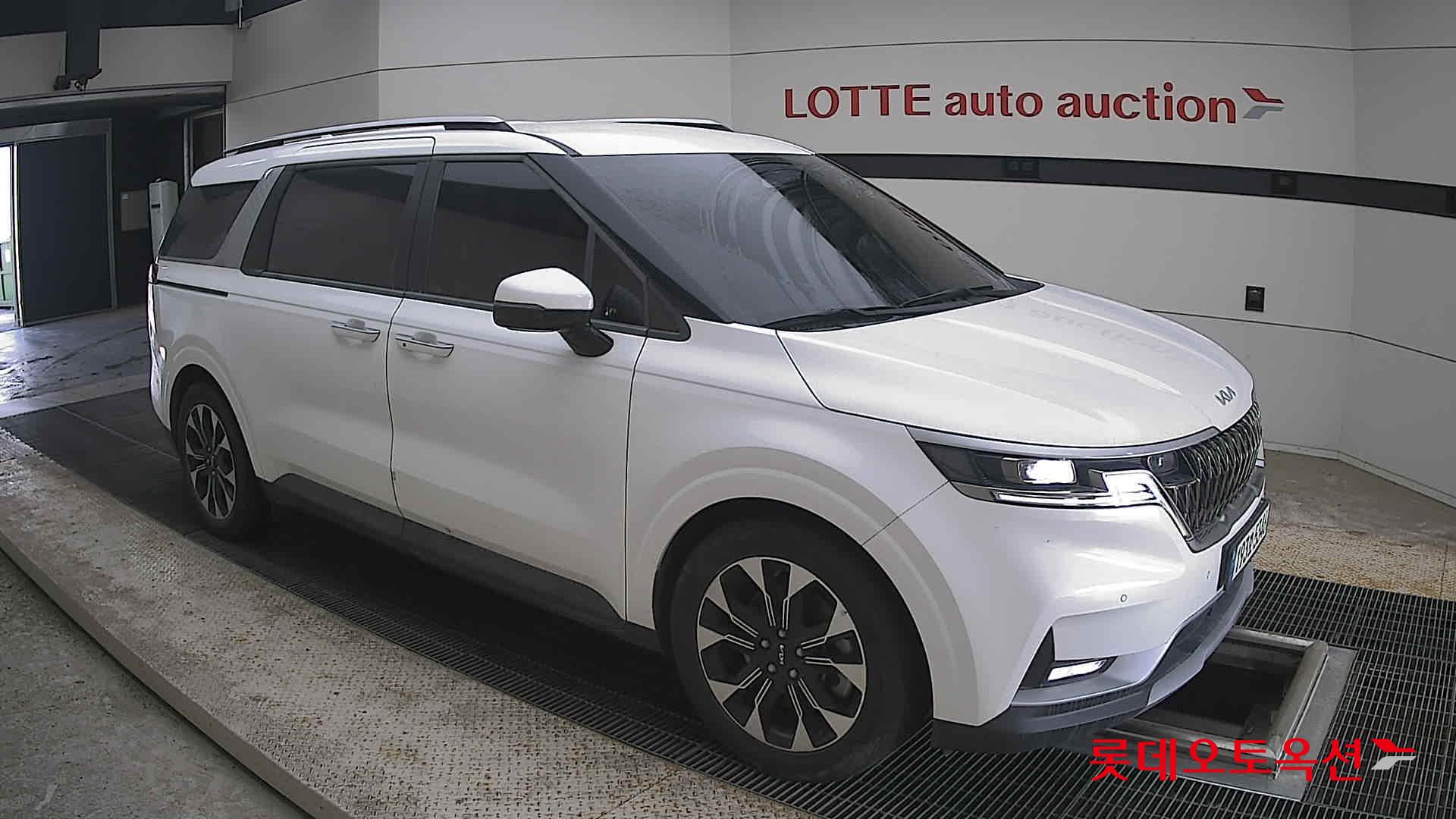 2023 - kia carnival