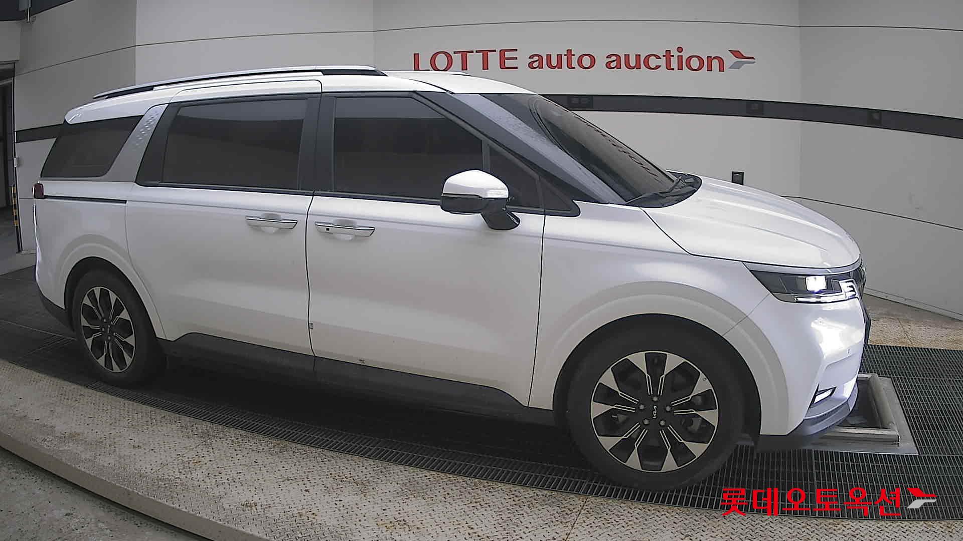 2023 - kia carnival