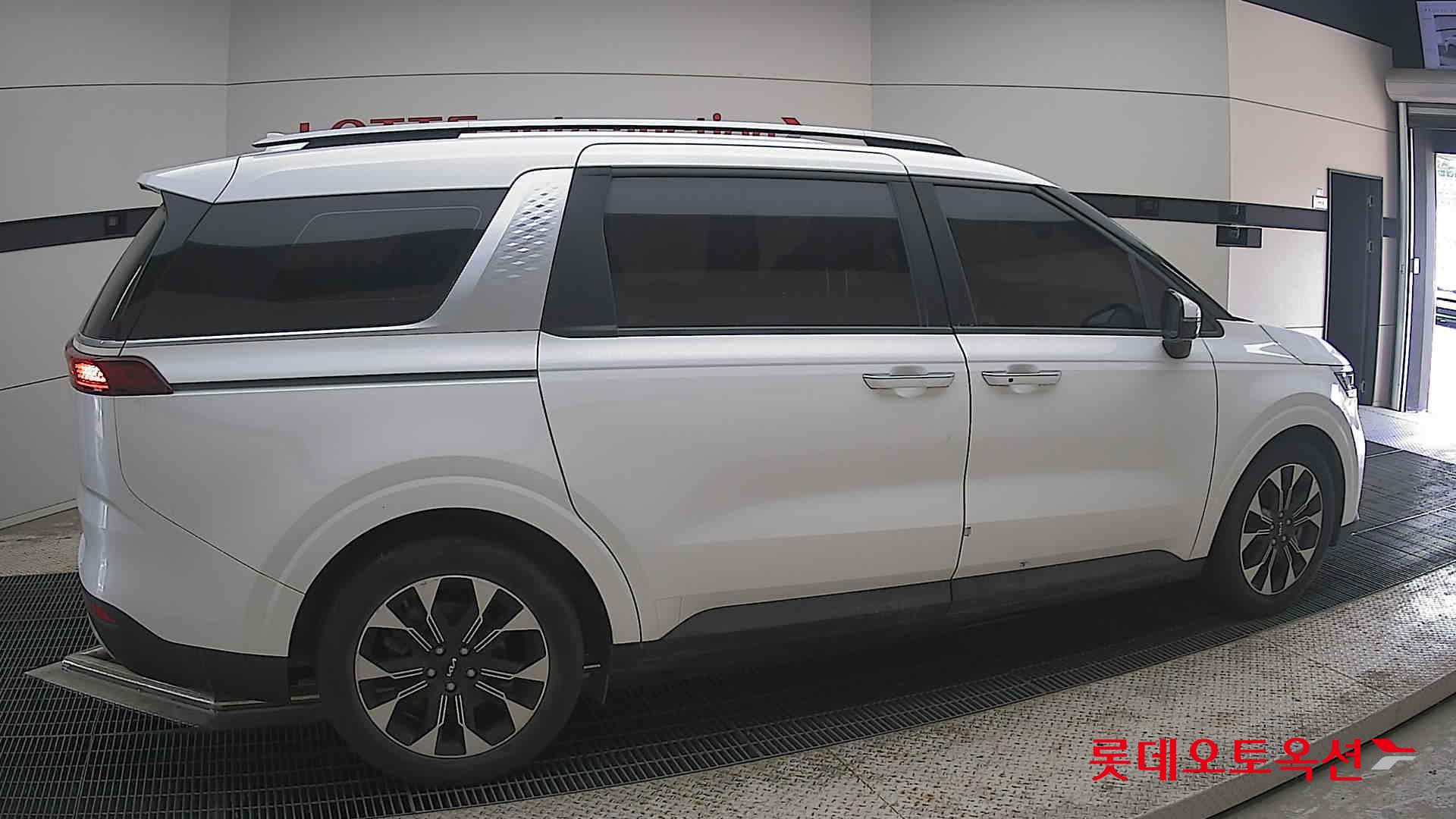 2023 - kia carnival
