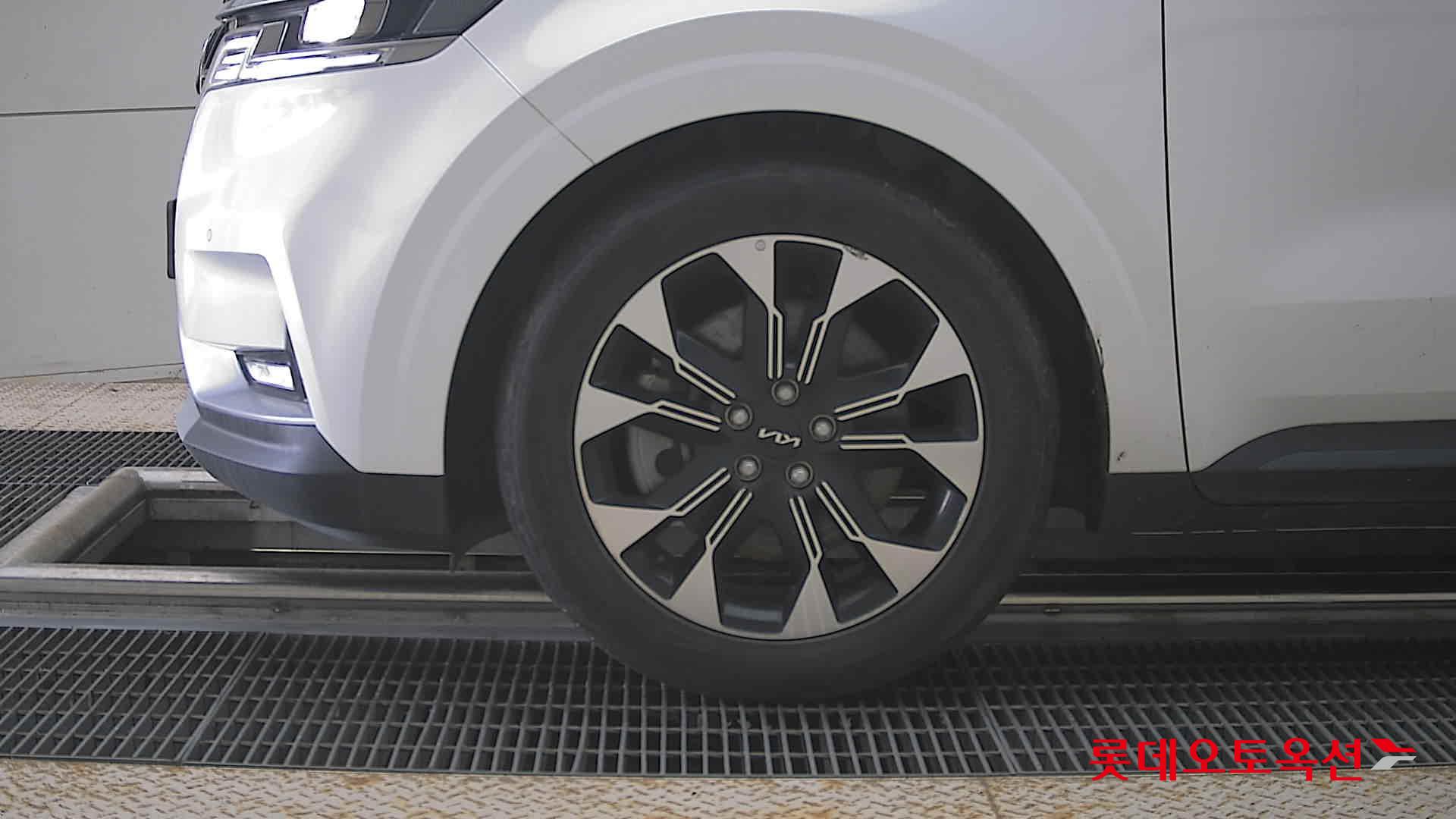 2023 - kia carnival