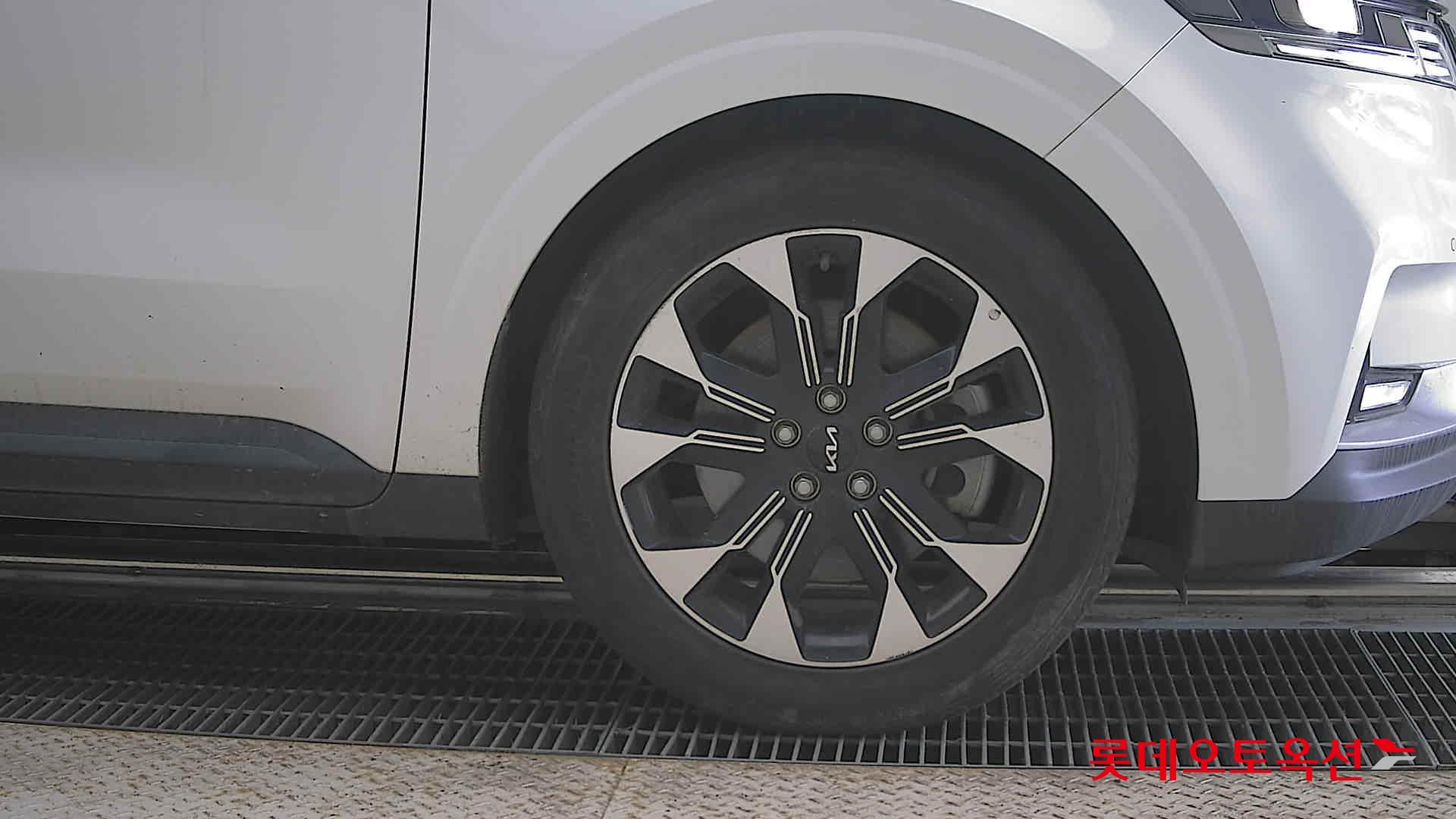 2023 - kia carnival