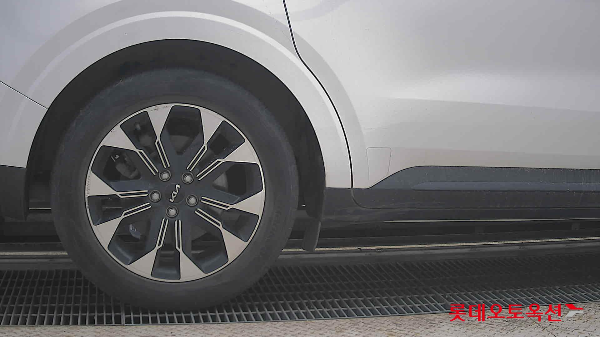 2023 - kia carnival