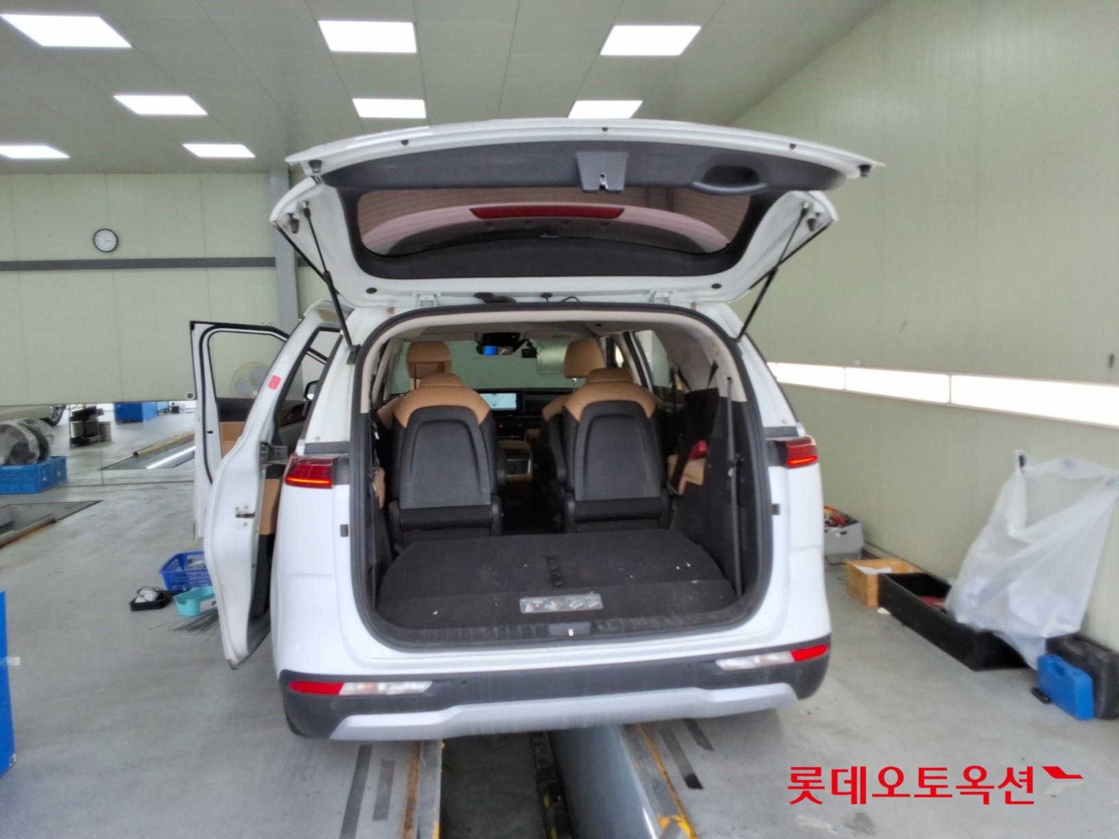 2023 - kia carnival
