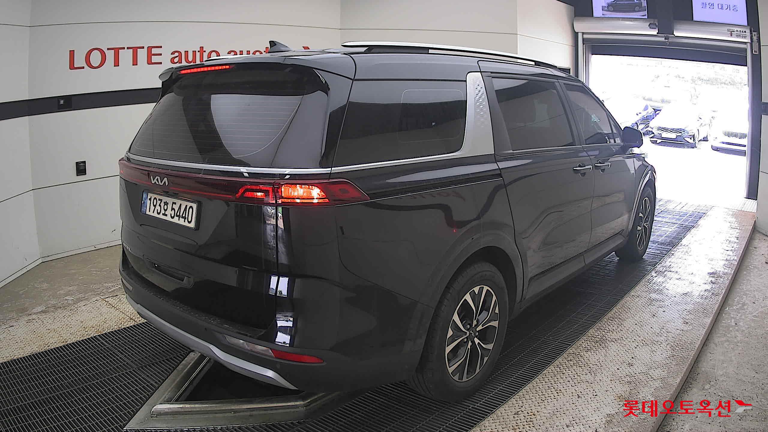 2023 - kia carnival