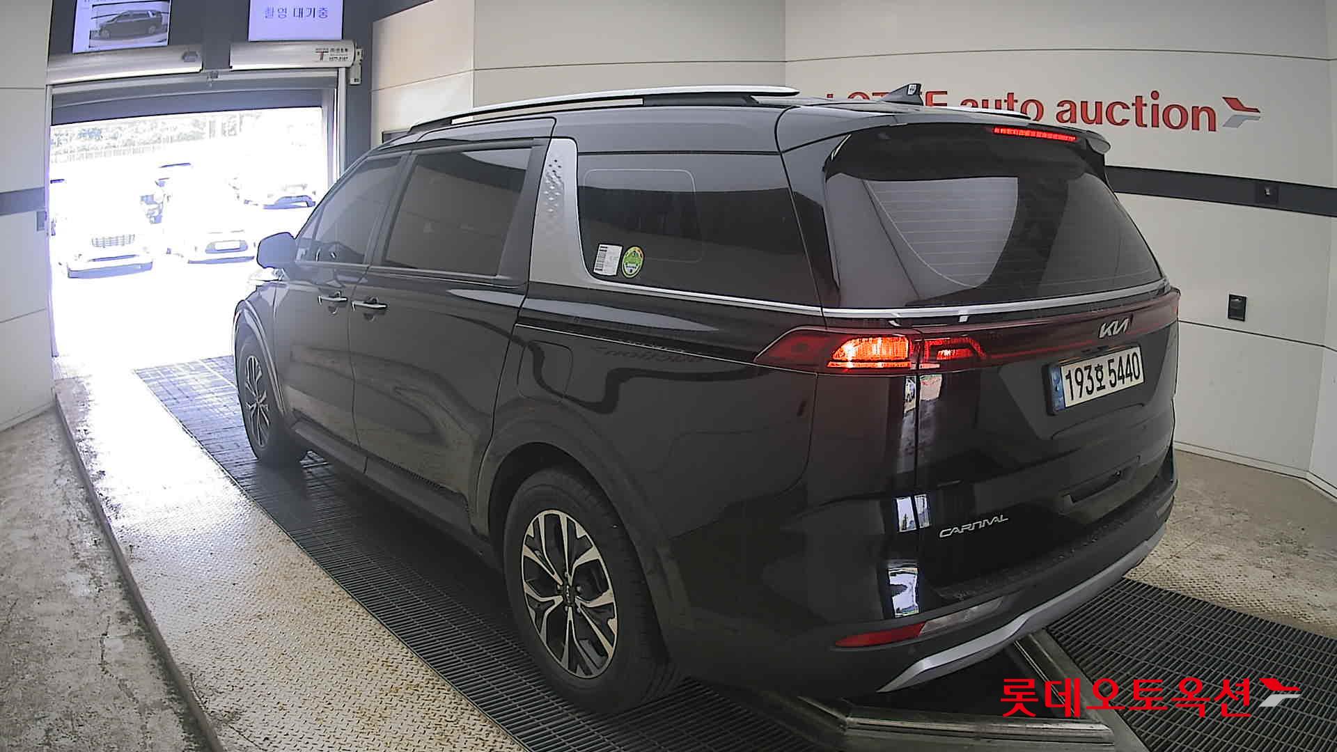 2023 - kia carnival