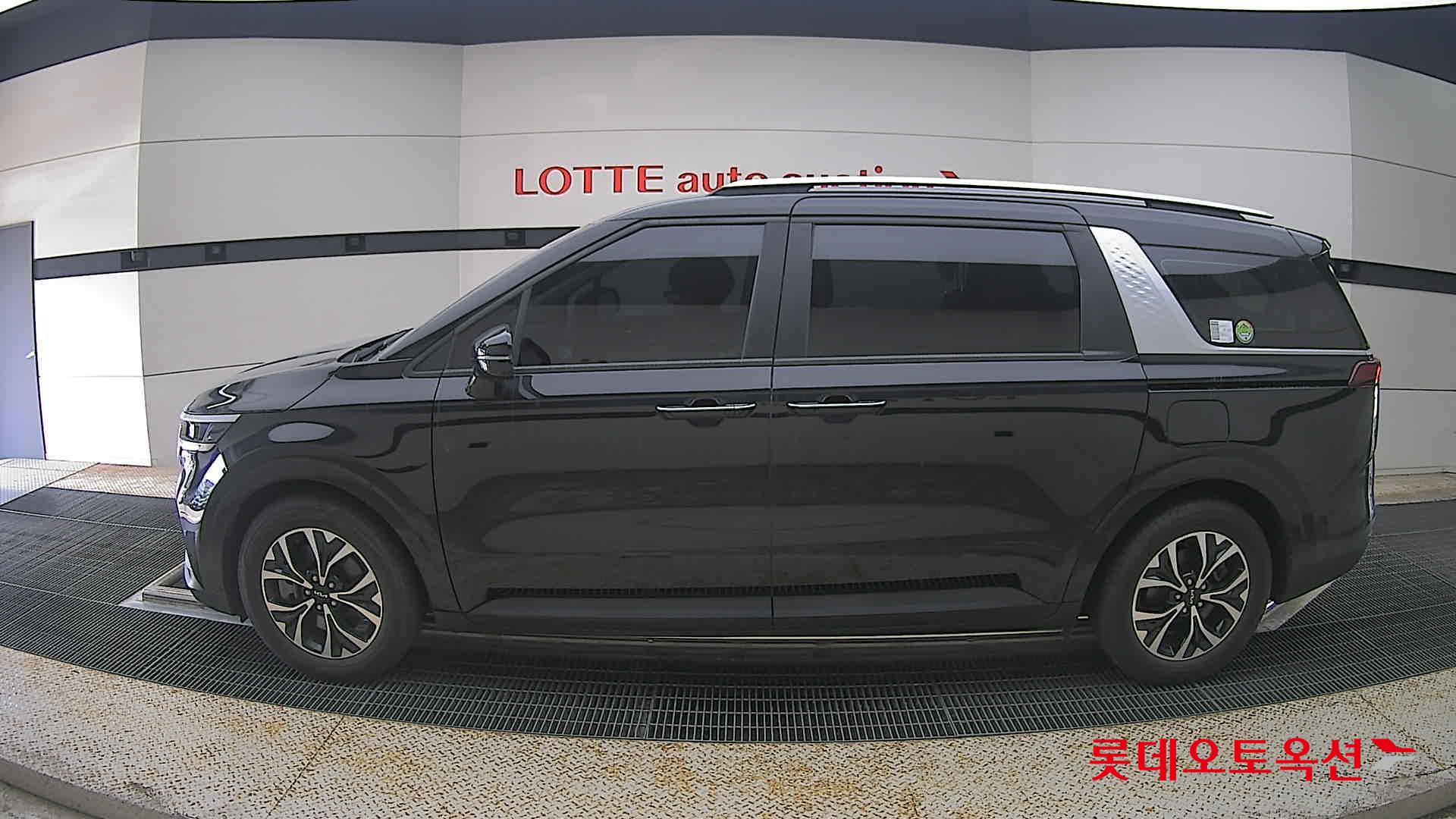 2023 - kia carnival
