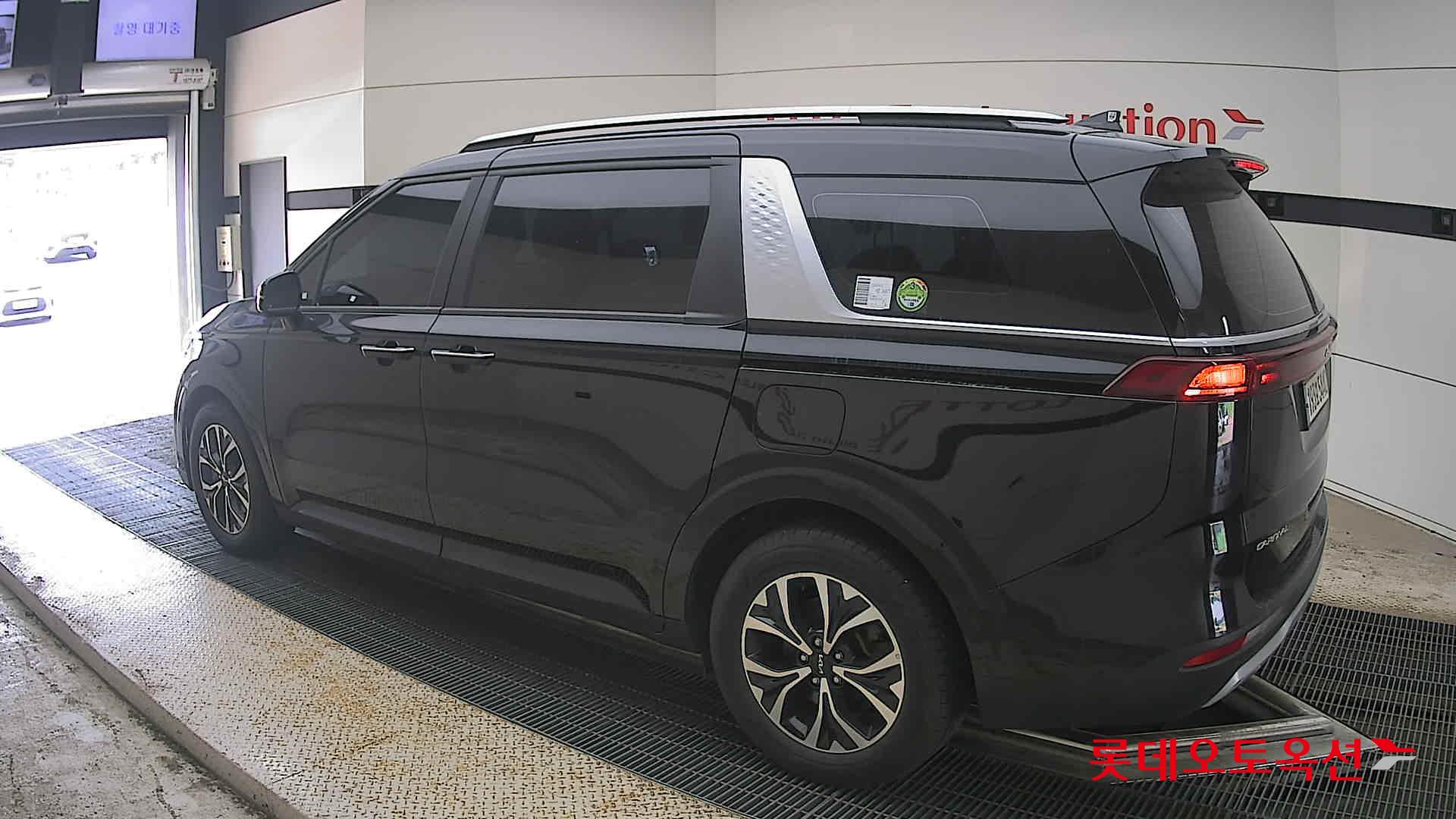 2023 - kia carnival