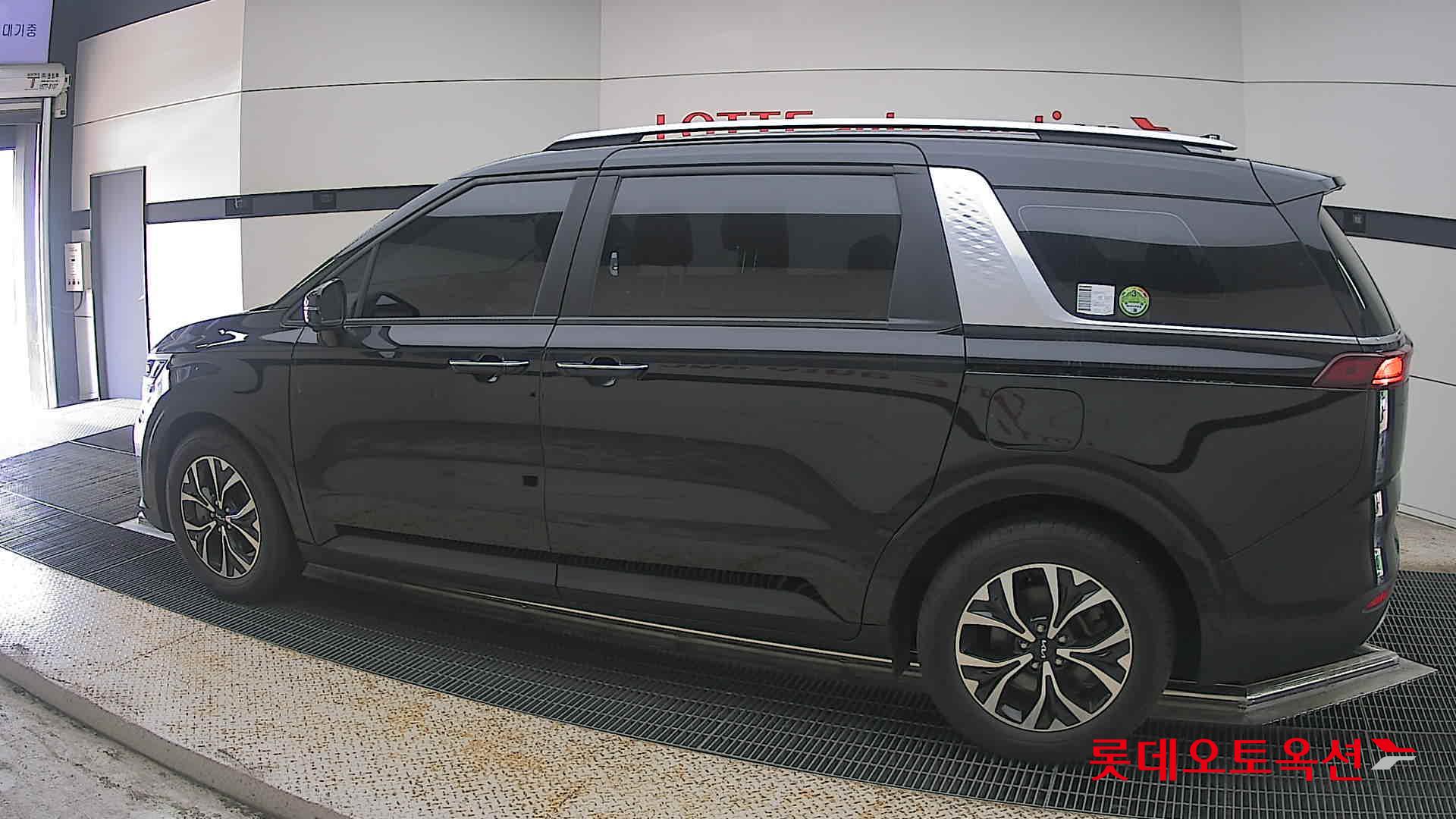 2023 - kia carnival
