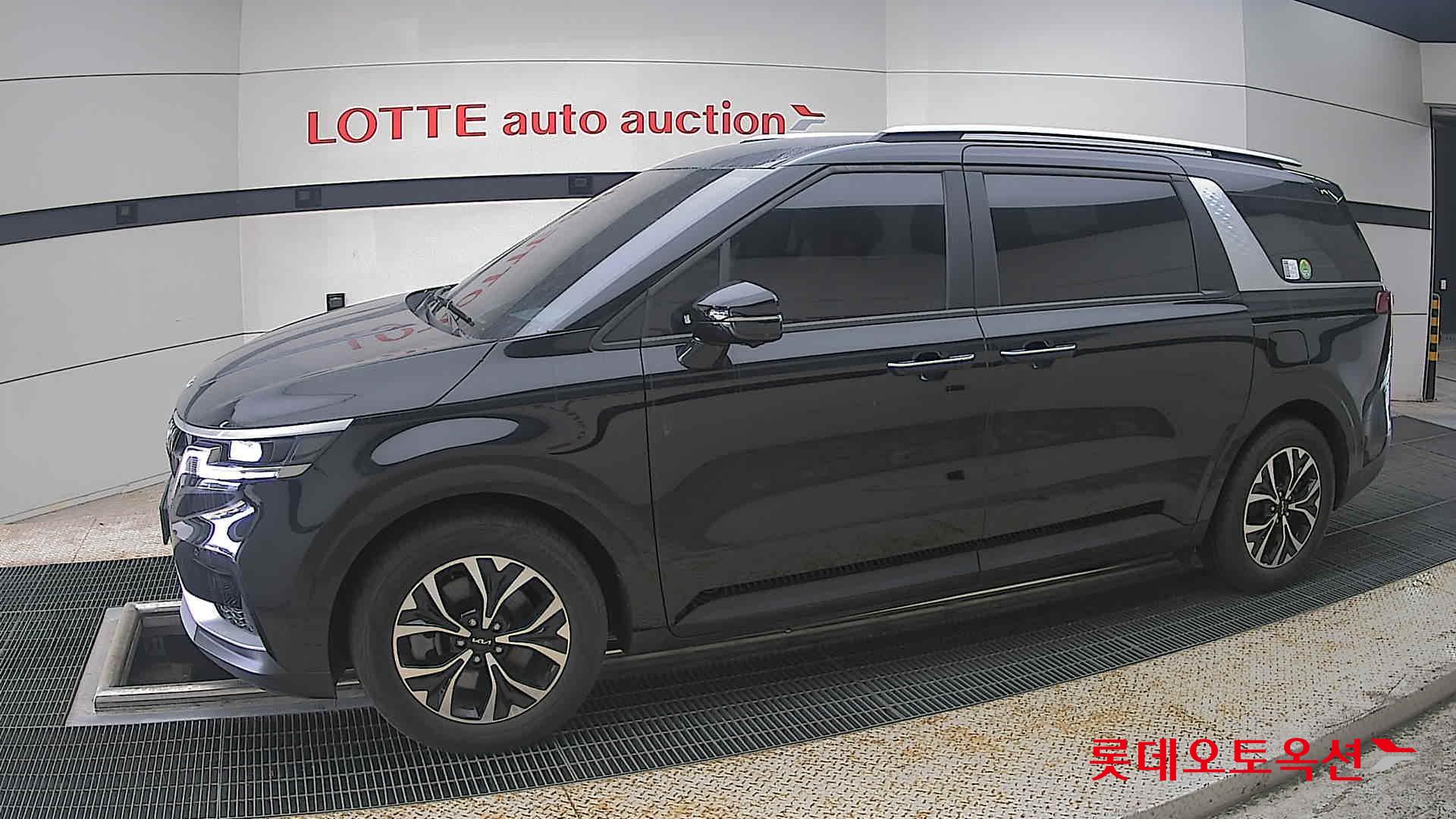 2023 - kia carnival