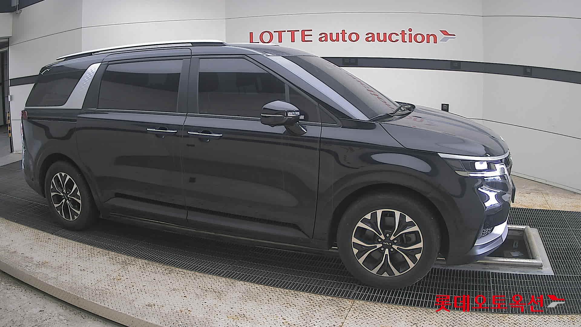 2023 - kia carnival