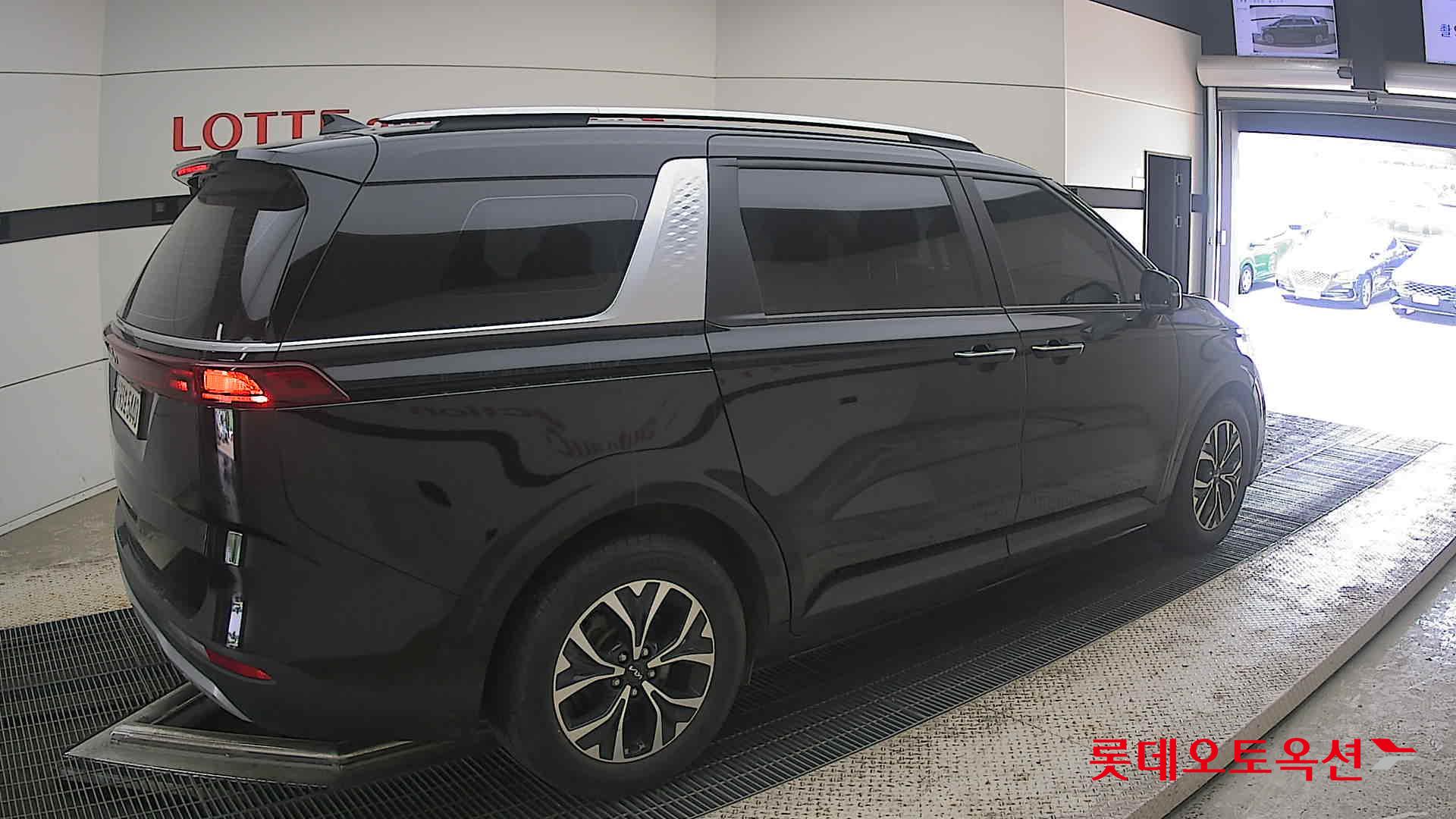 2023 - kia carnival