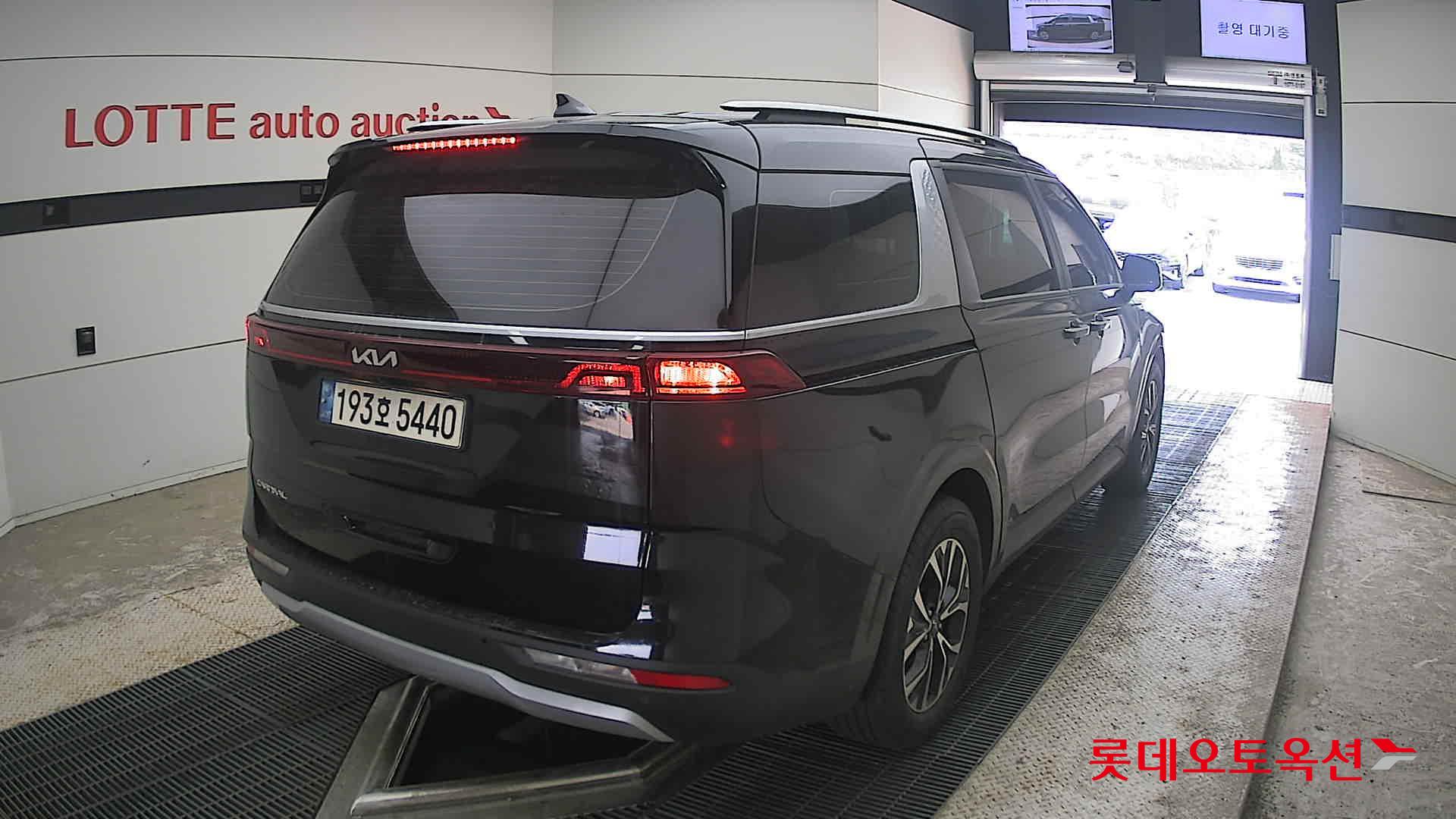 2023 - kia carnival