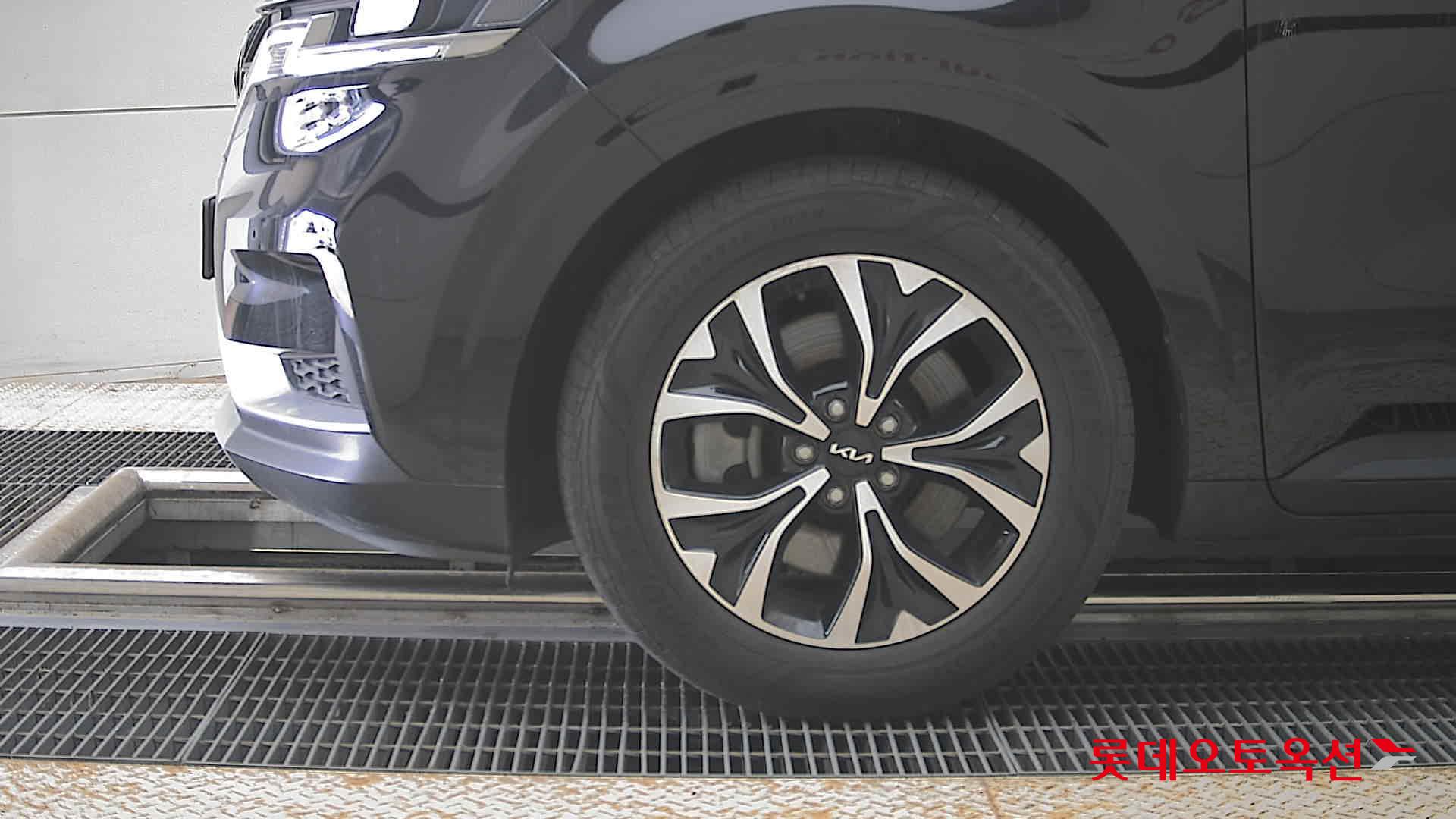 2023 - kia carnival