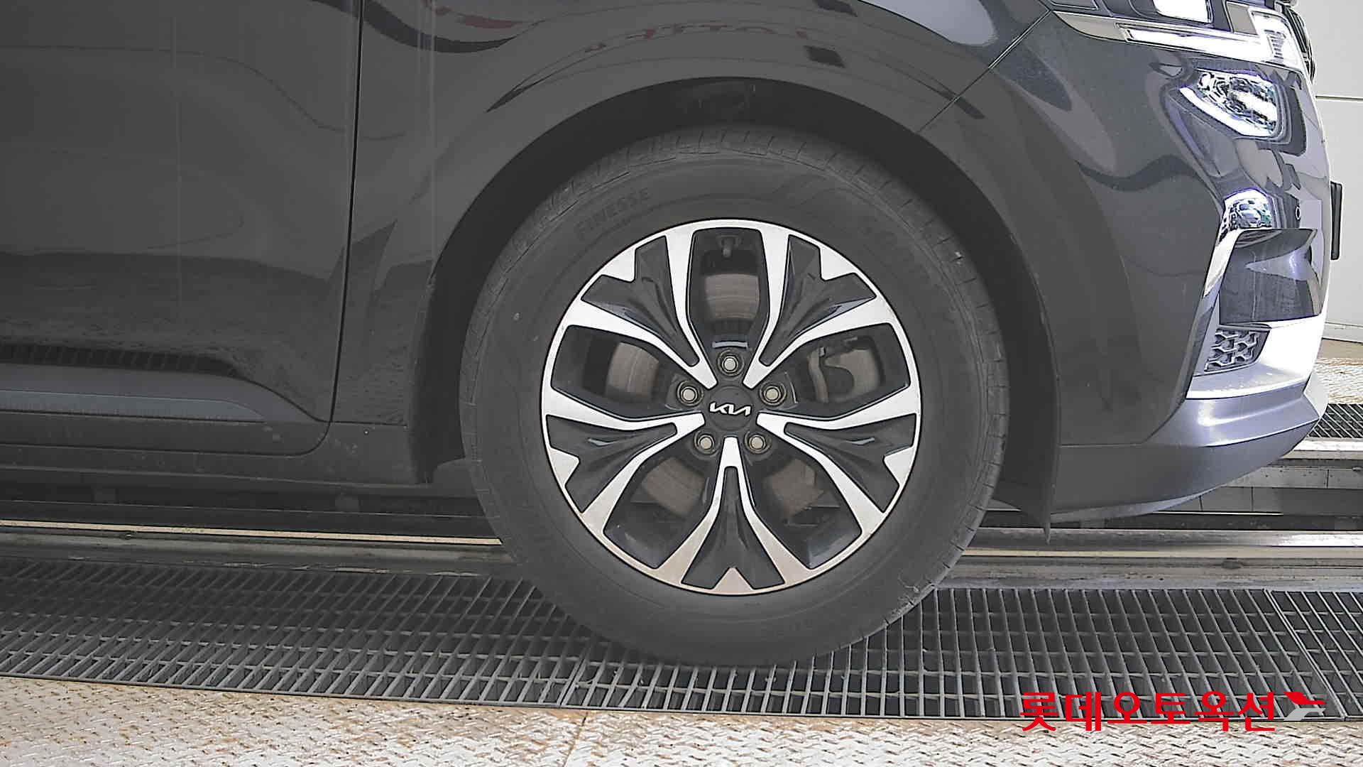 2023 - kia carnival
