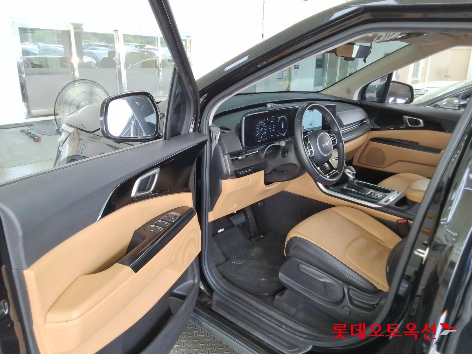 2023 - kia carnival