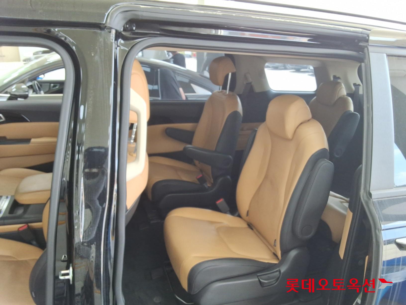 2023 - kia carnival
