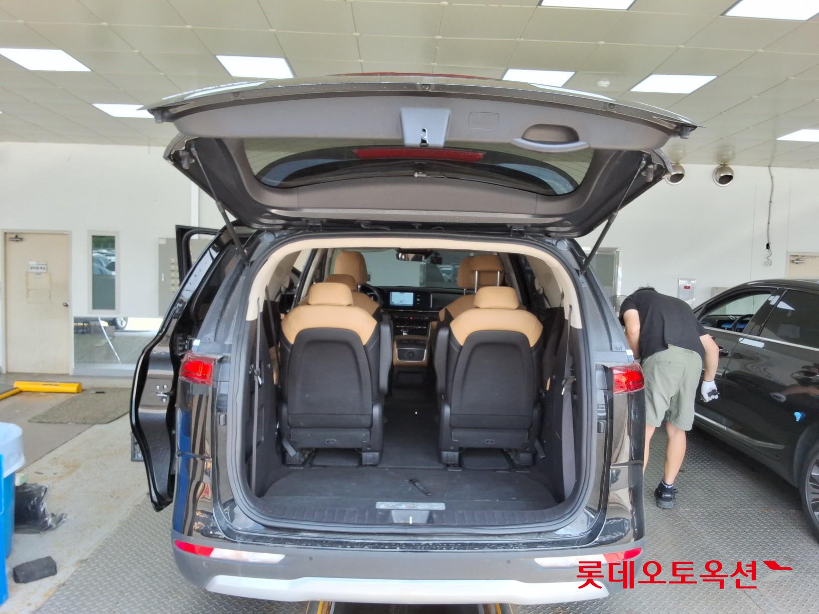 2023 - kia carnival
