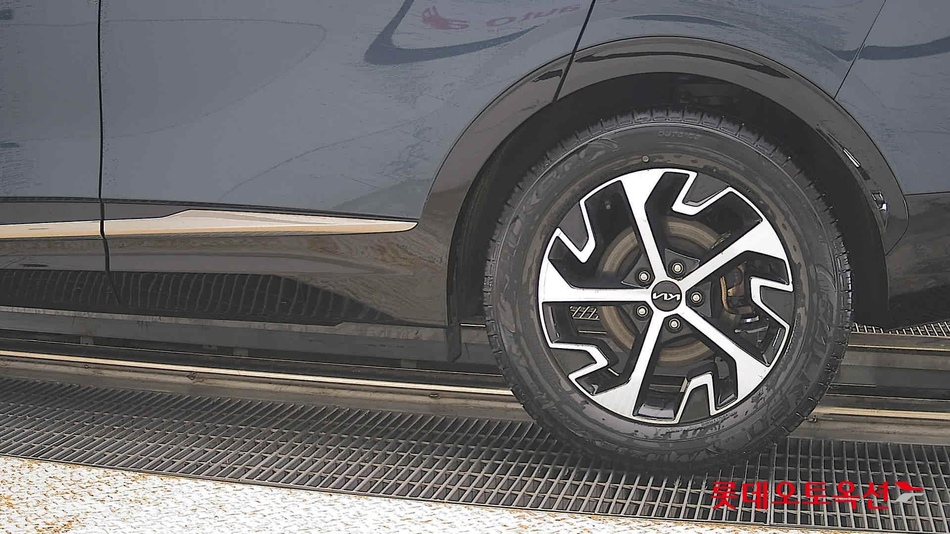 2023 - kia sportage