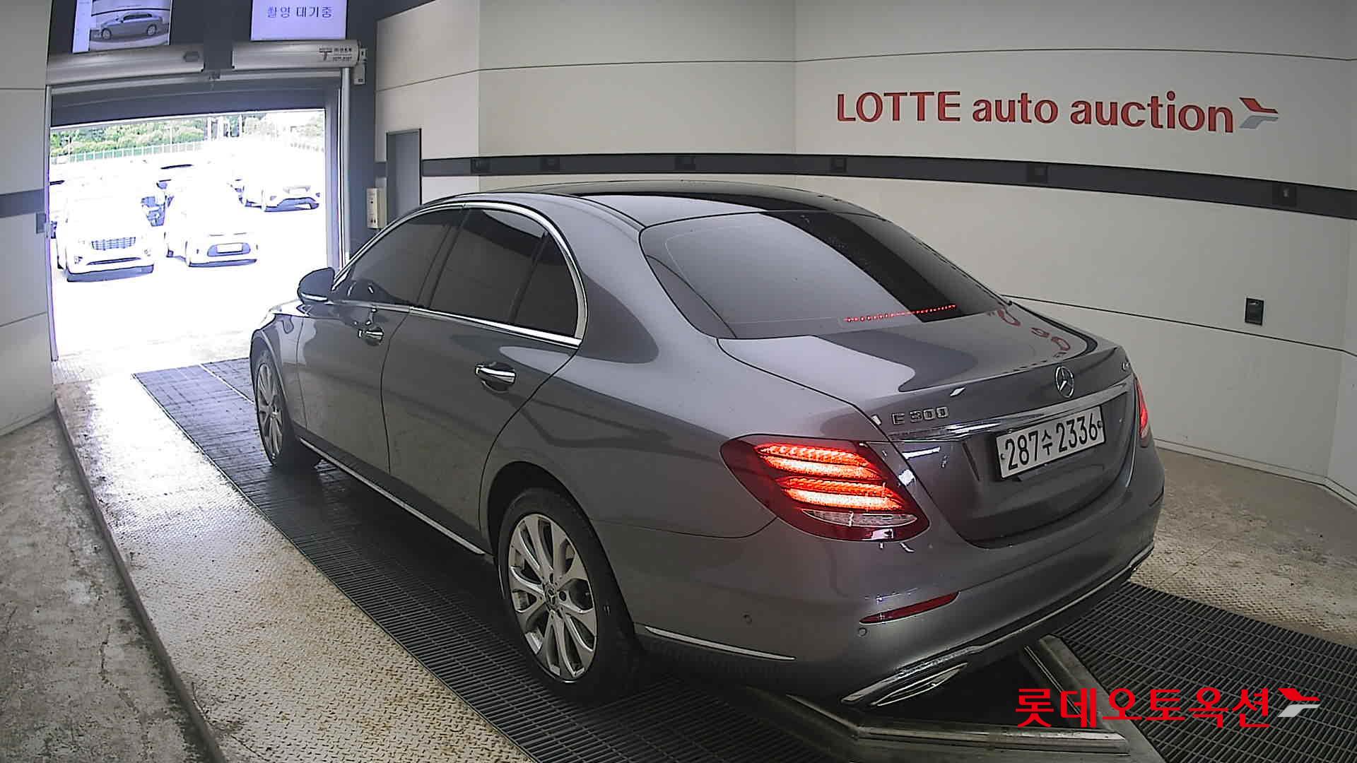 2019 - mercedes-benz e300