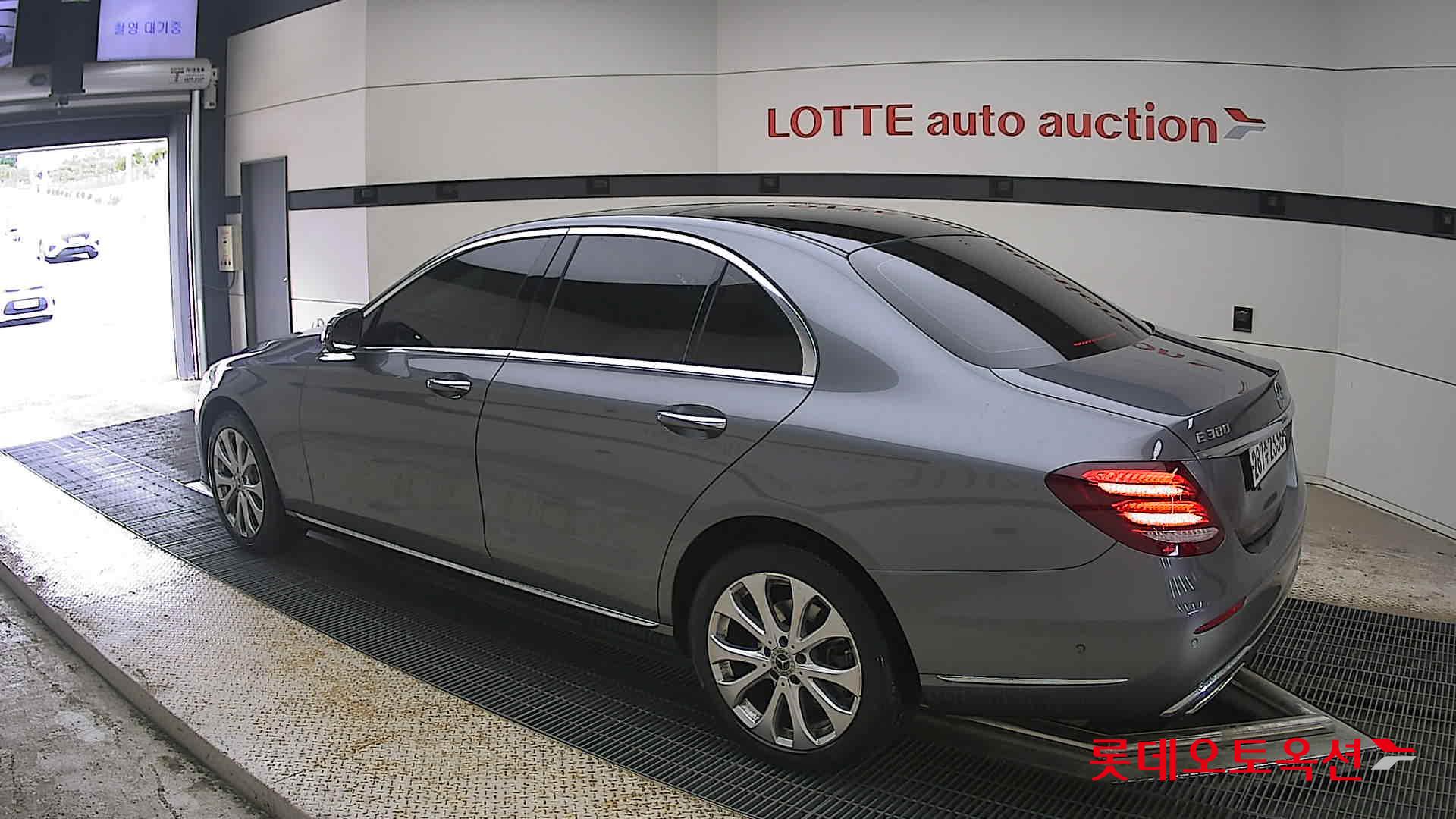 2019 - mercedes-benz e300